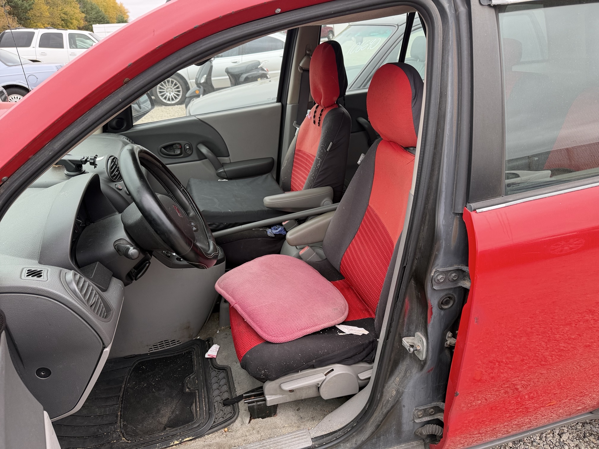 2003 saturn vue fwd with 178435 miles for sale near Elk River, Minnesota 106689_22_driver_seat.jpg