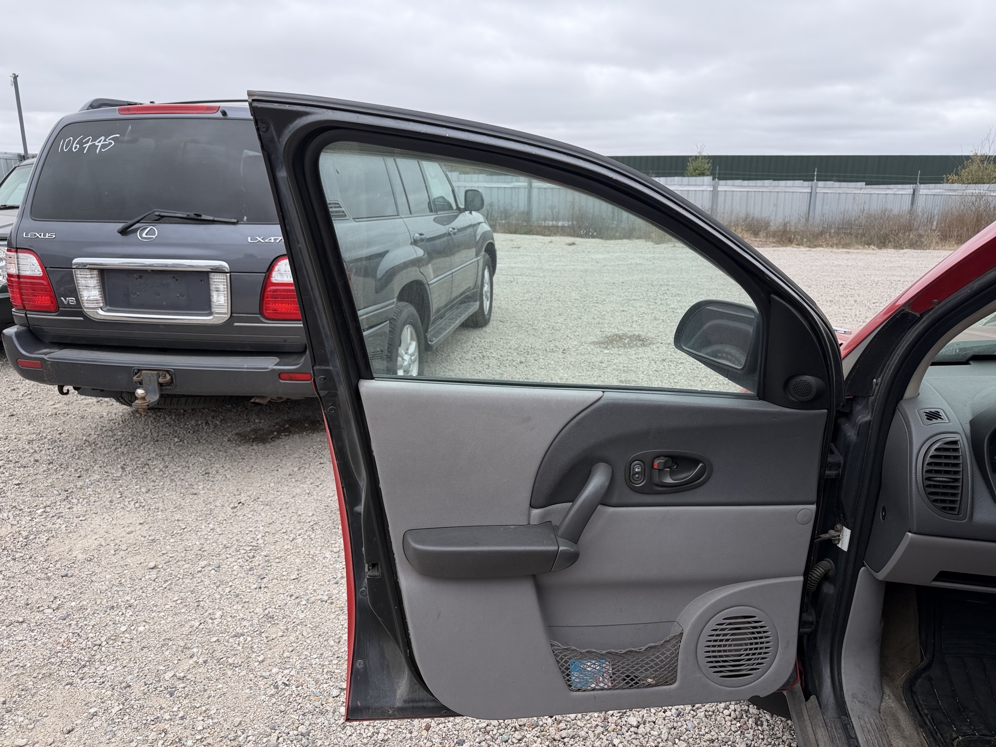 2003 saturn vue fwd with 178435 miles for sale near Elk River, Minnesota 106689_23_driver_door_panel.jpg