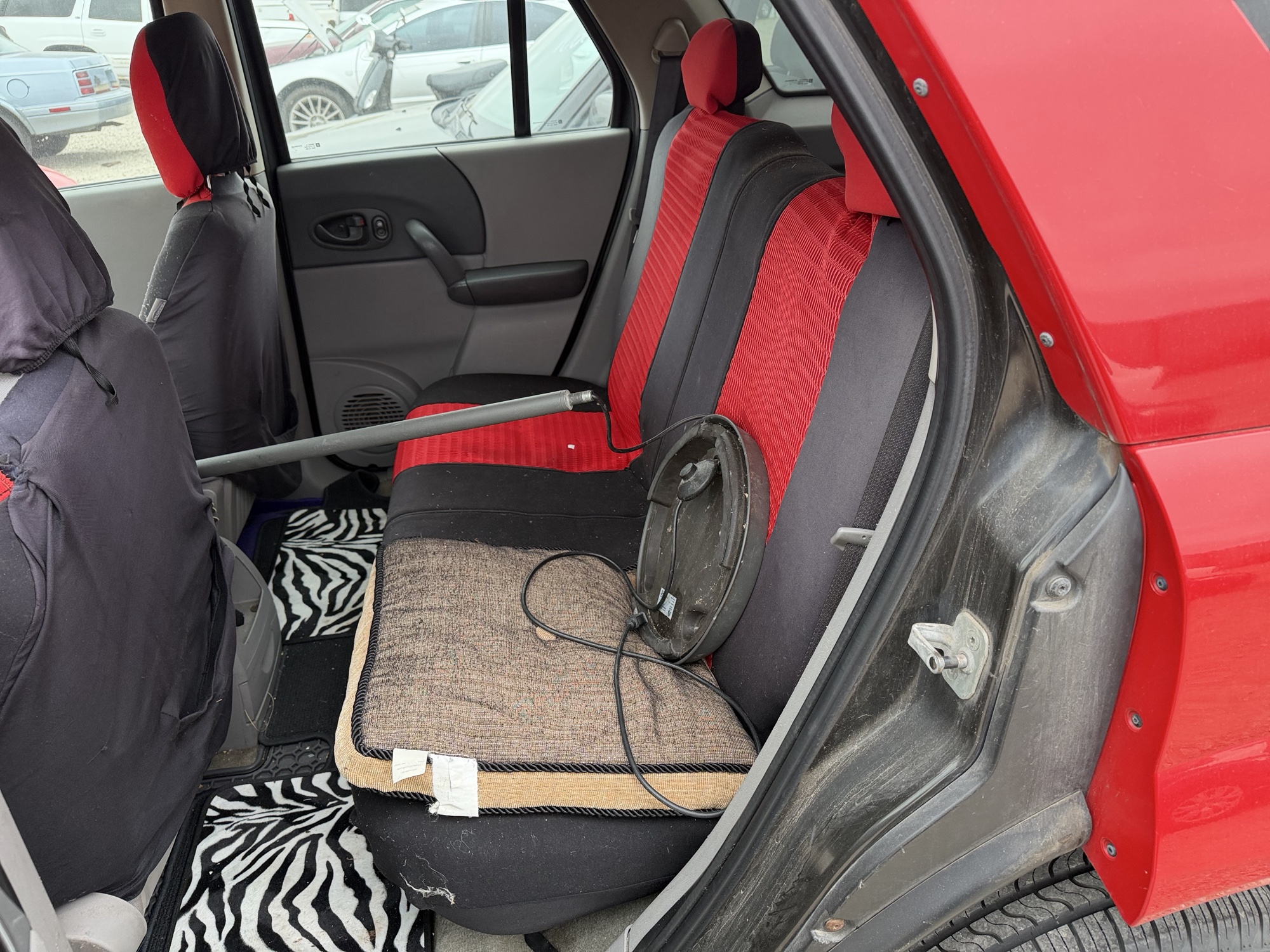 2003 saturn vue fwd with 178435 miles for sale near Elk River, Minnesota 106689_24_drv_rear_seat.jpg