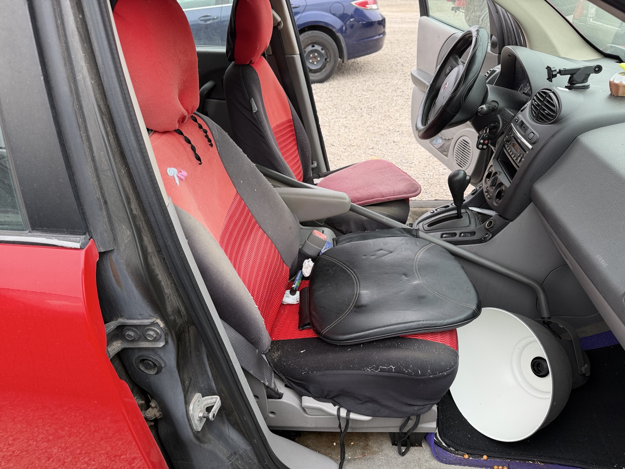 2003 saturn vue fwd with 178435 miles for sale near Elk River, Minnesota 106689_31_passenger_seat.jpg
