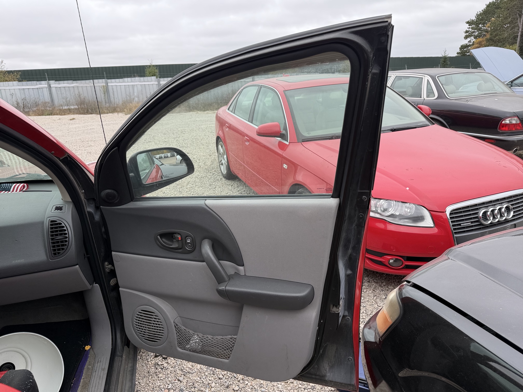 2003 saturn vue fwd with 178435 miles for sale near Elk River, Minnesota 106689_32_passenger_door_panel.jpg