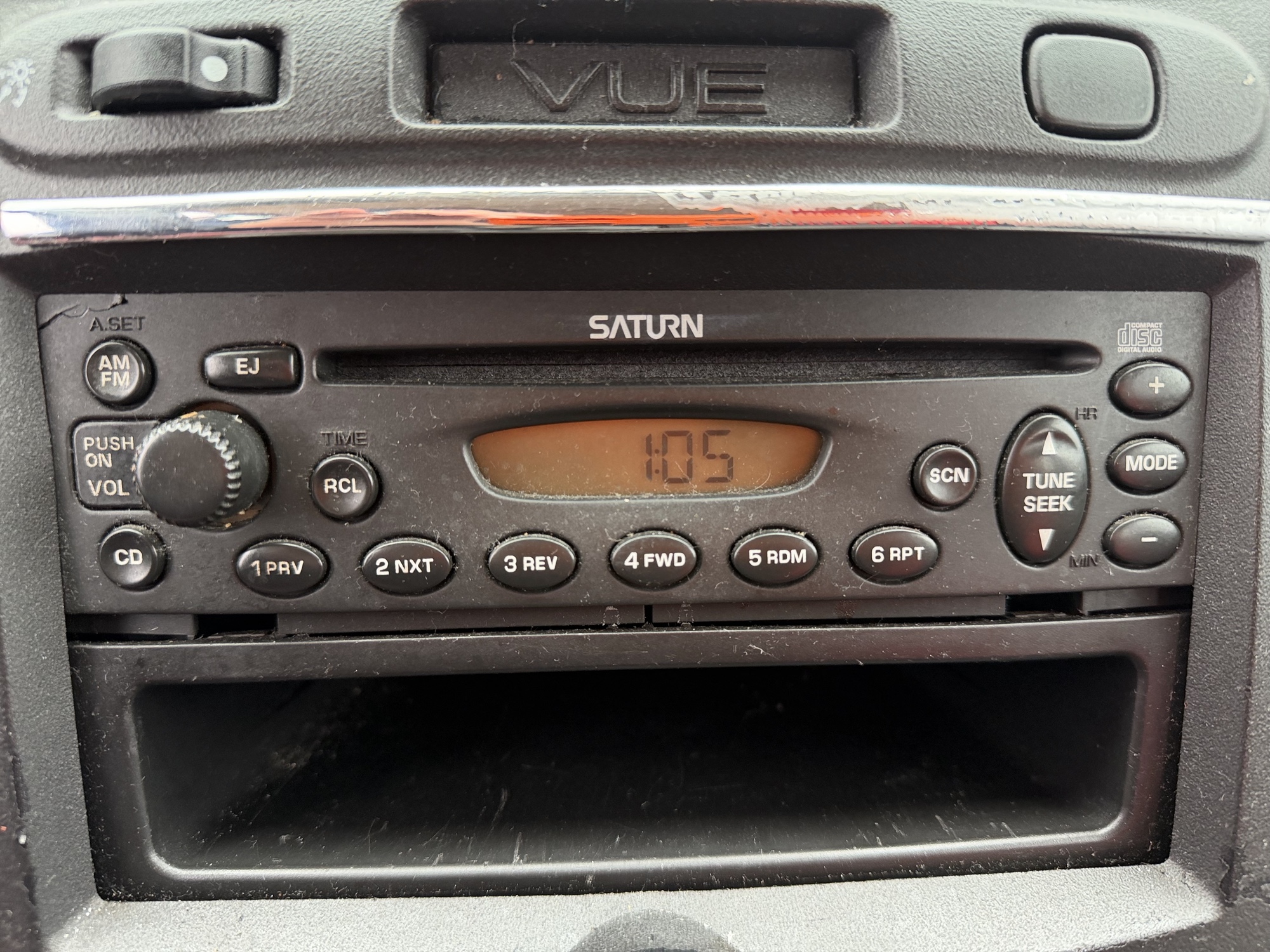 2003 saturn vue fwd with 178435 miles for sale near Elk River, Minnesota 106689_39_radio_closeup.jpg