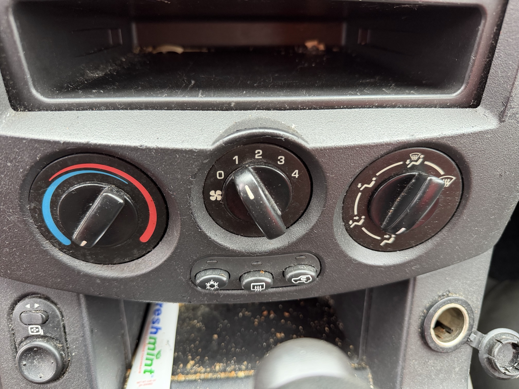 2003 saturn vue fwd with 178435 miles for sale near Elk River, Minnesota 106689_40_climate_control.jpg