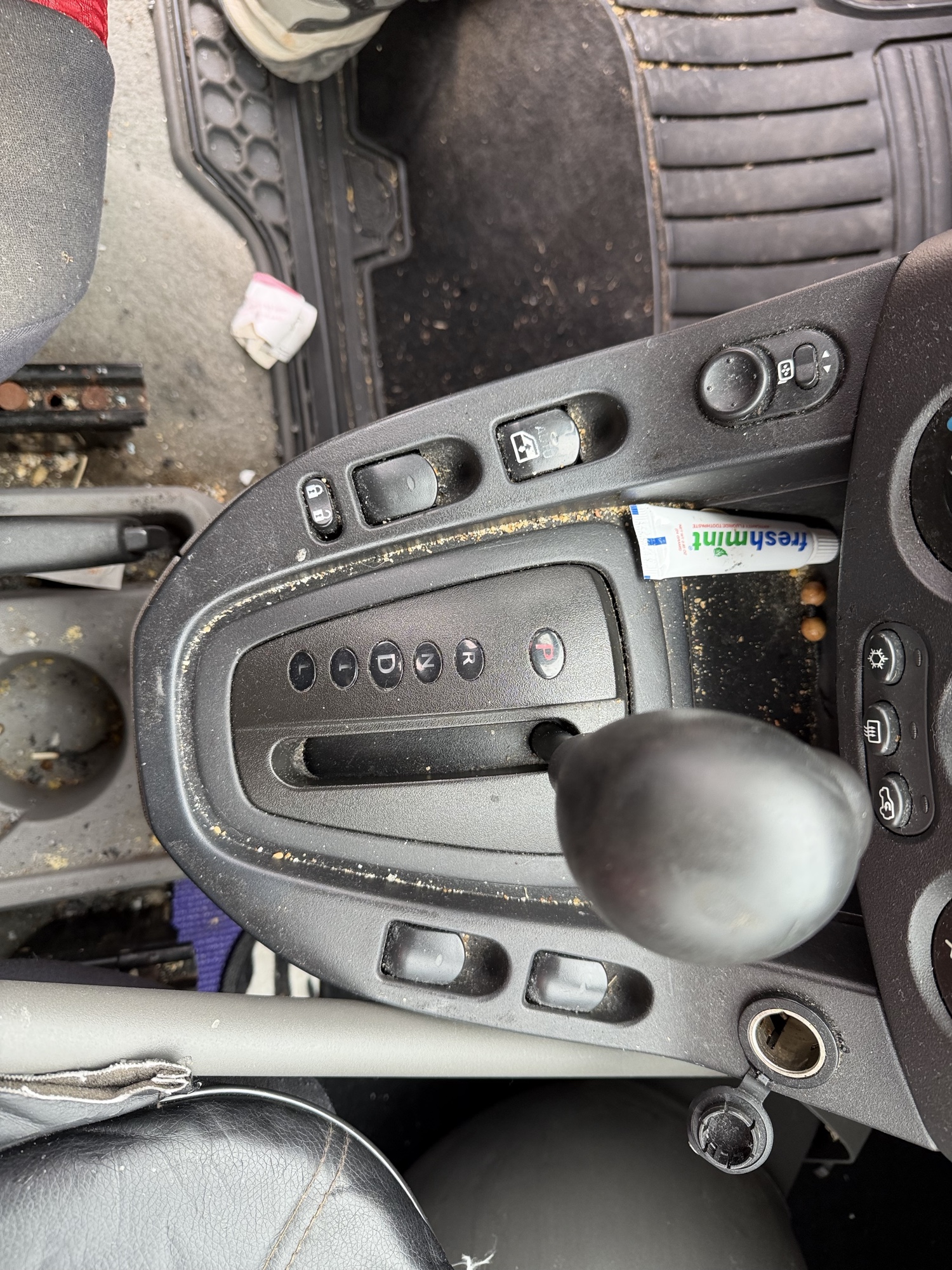 2003 saturn vue fwd with 178435 miles for sale near Elk River, Minnesota 106689_41_shifter.jpg