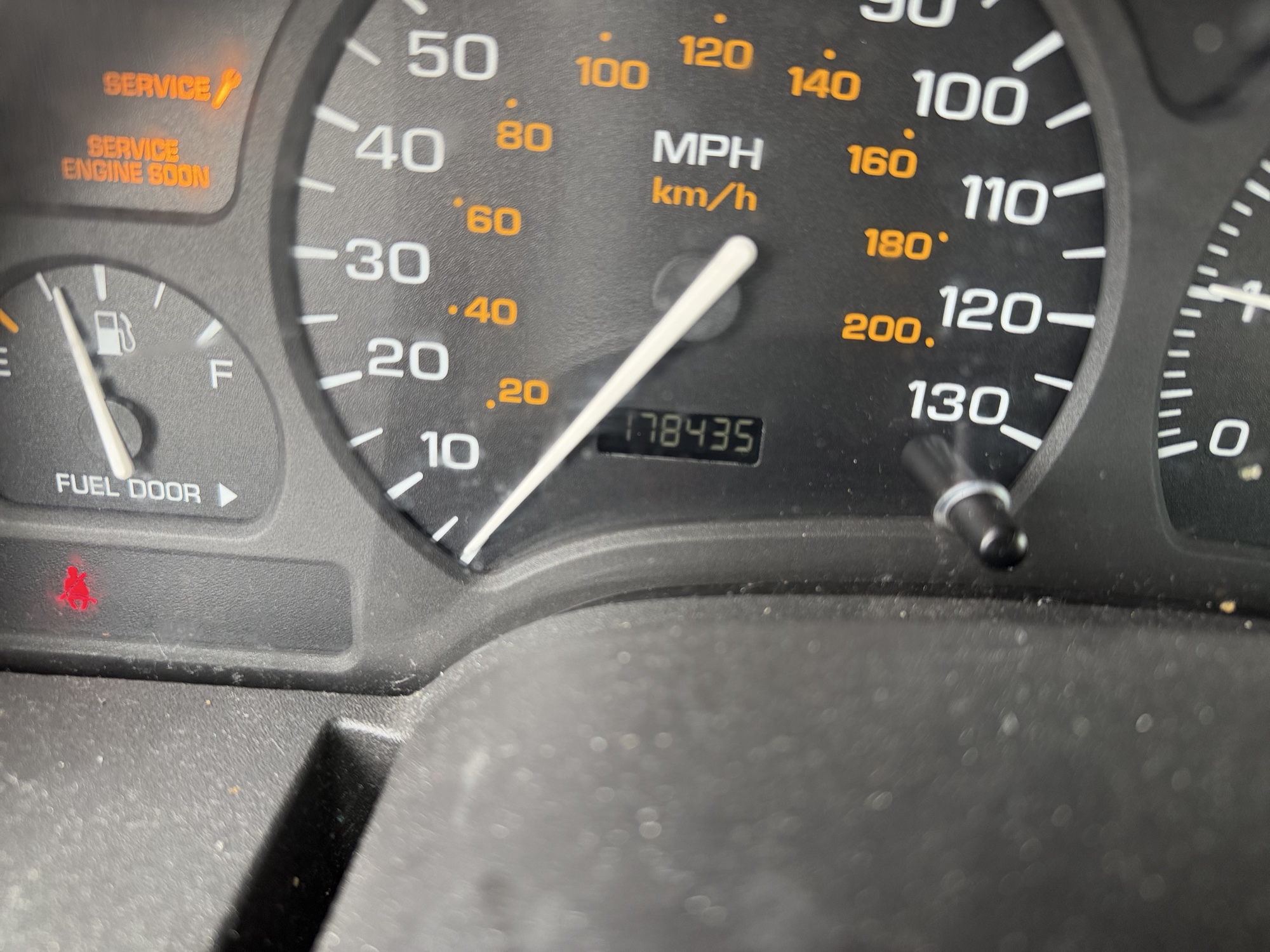 2003 saturn vue fwd with 178435 miles for sale near Elk River, Minnesota 106689_44_mileage_closeup.jpg