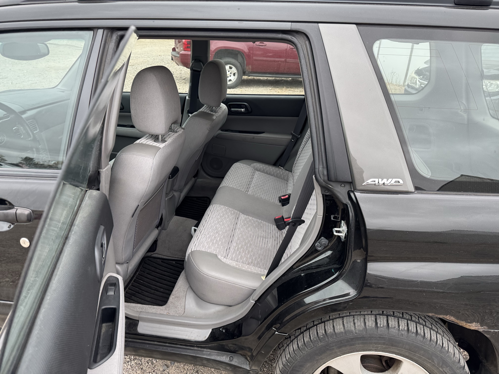 2004 subaru forester 2.5-xs with 87813 miles for sale near Elk River, Minnesota 106690_24_drv_rear_seat.jpg
