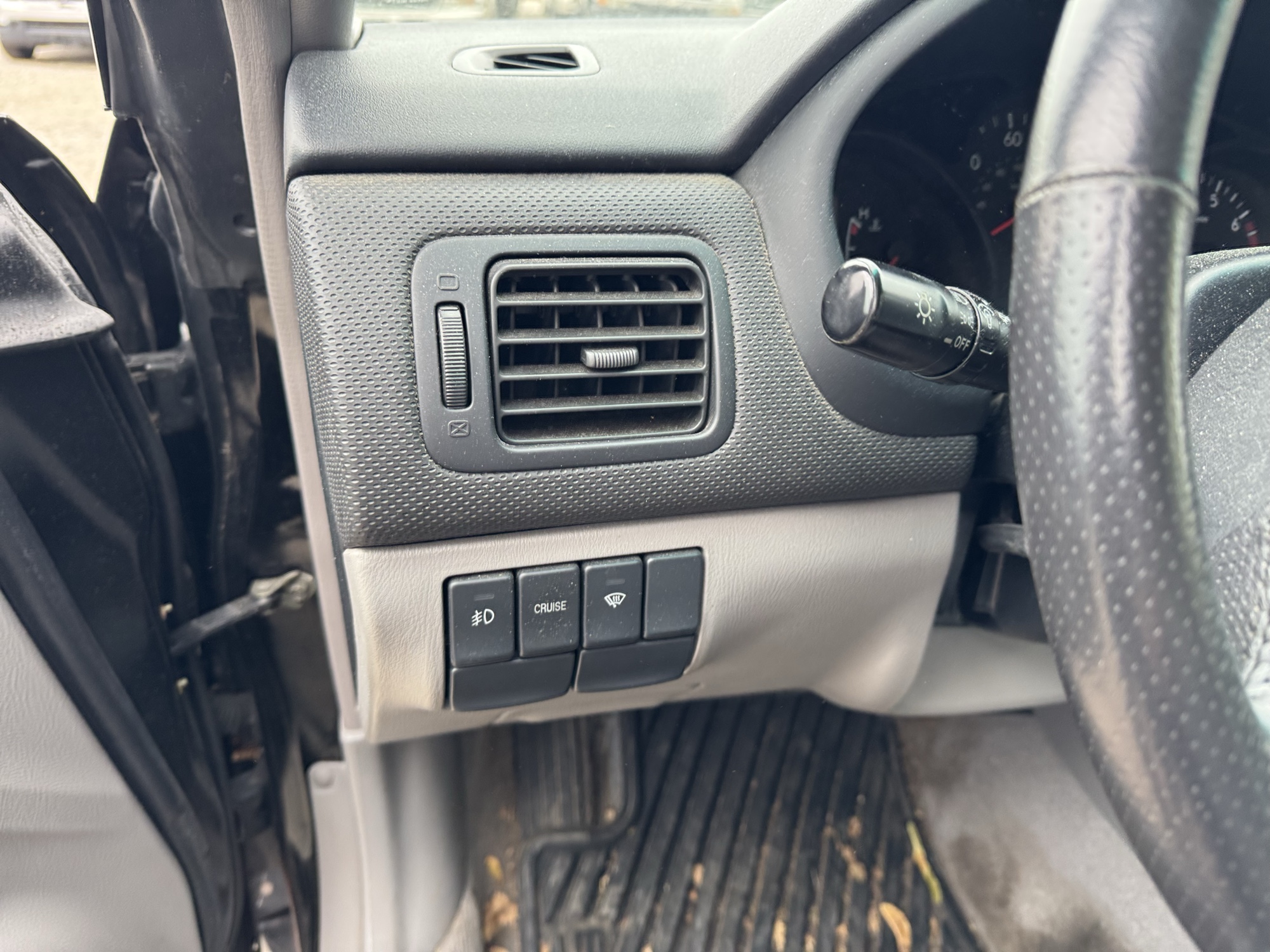 2004 subaru forester 2.5-xs with 87813 miles for sale near Elk River, Minnesota 106690_37_left_of_steering_wheel.jpg