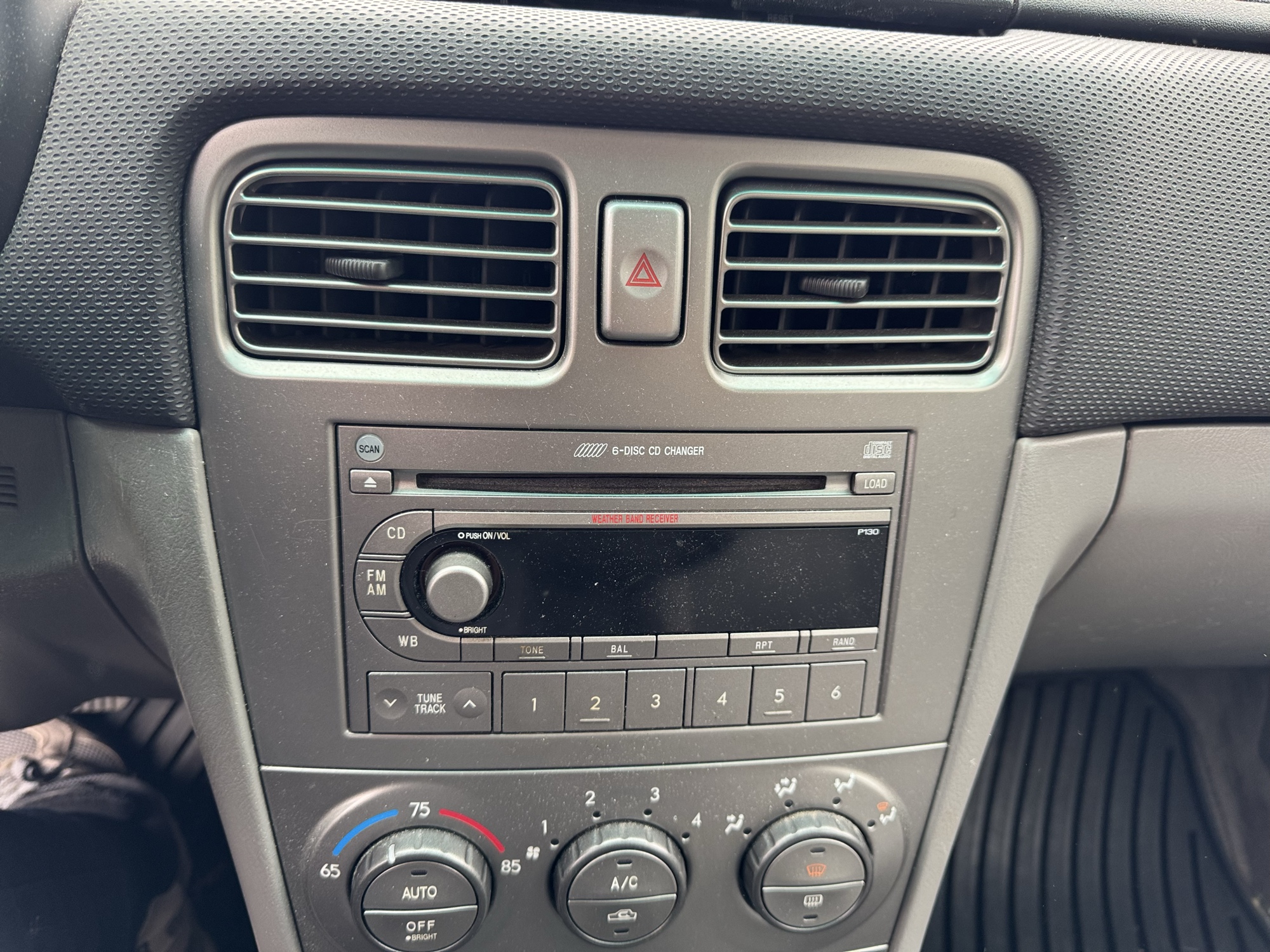 2004 subaru forester 2.5-xs with 87813 miles for sale near Elk River, Minnesota 106690_39_radio_closeup.jpg