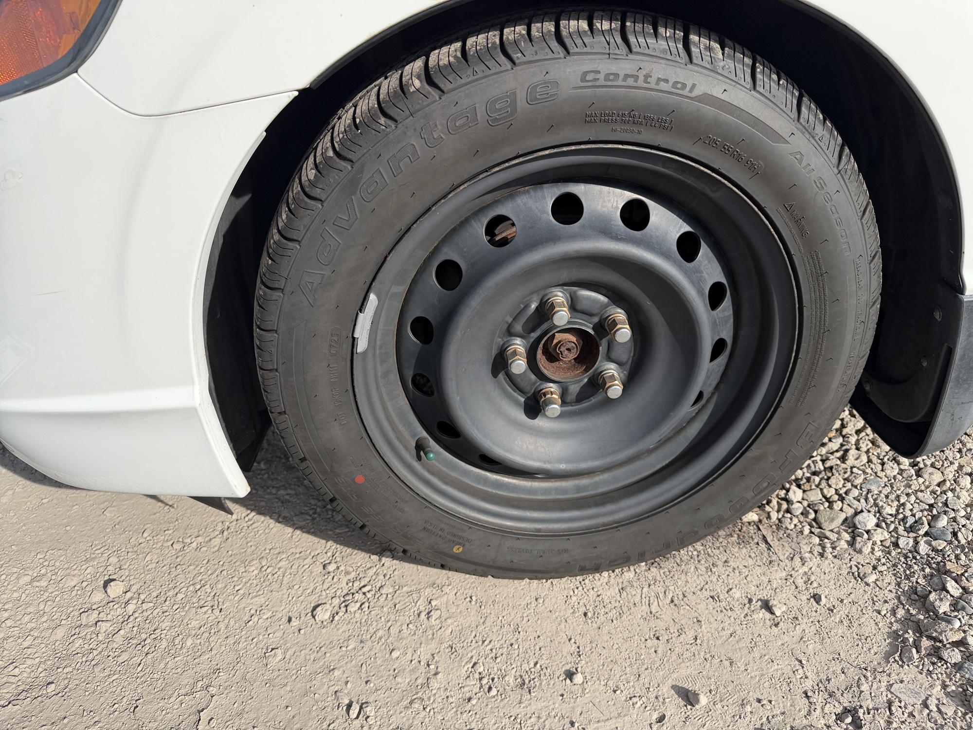 2006 honda civic lx-sedan with 201831 miles for sale near Elk River, Minnesota 106691_12_drv_front_wheel.jpg