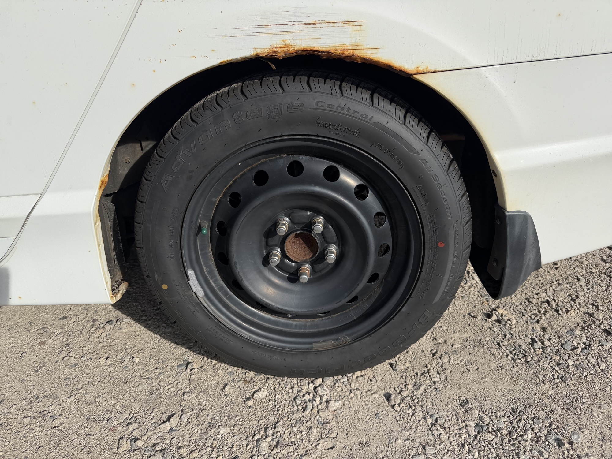 2006 honda civic lx-sedan with 201831 miles for sale near Elk River, Minnesota 106691_13_rear_drv_wheel.jpg