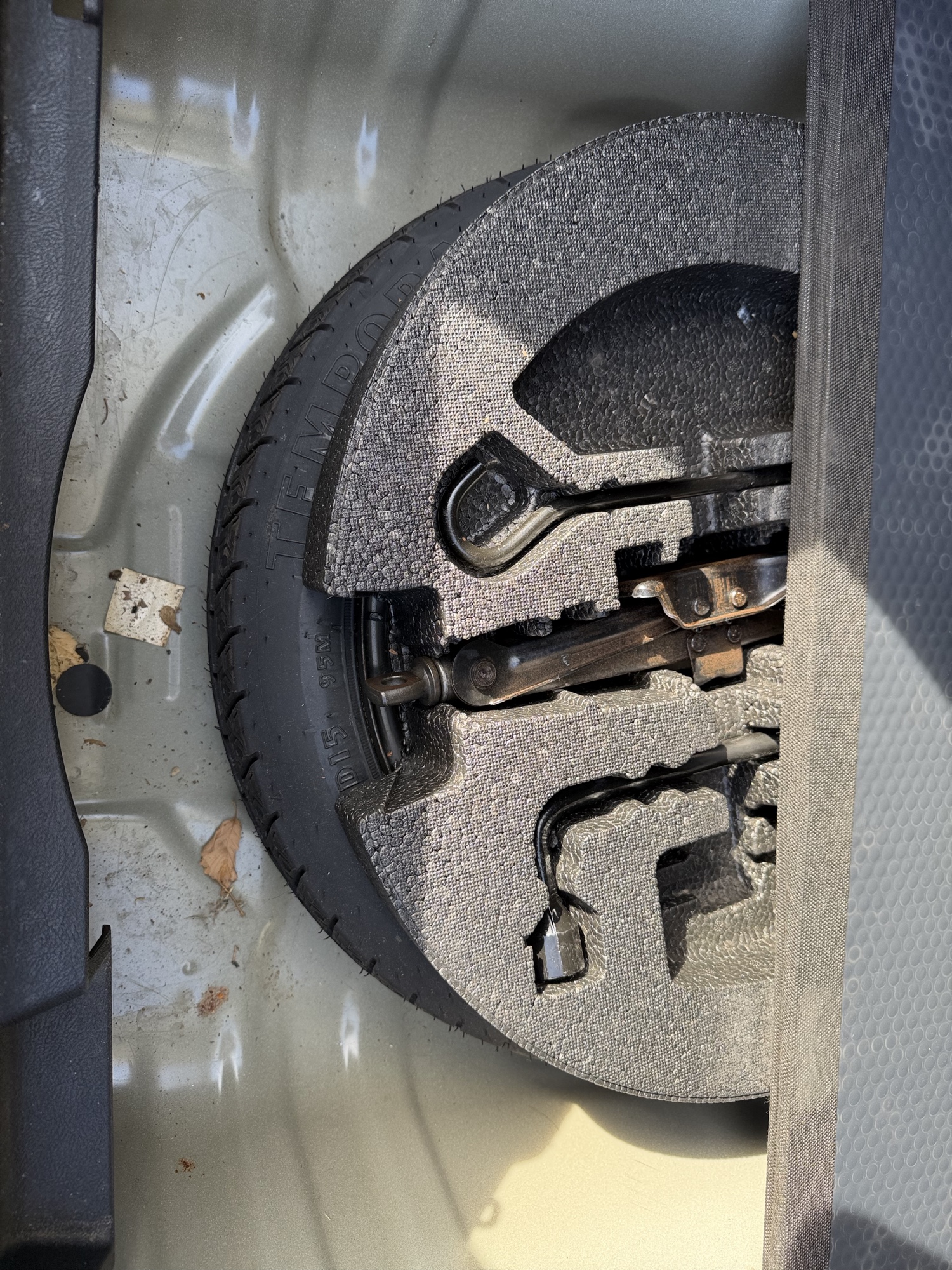 2006 honda civic lx-sedan with 201831 miles for sale near Elk River, Minnesota 106691_27_spare_tire.jpg