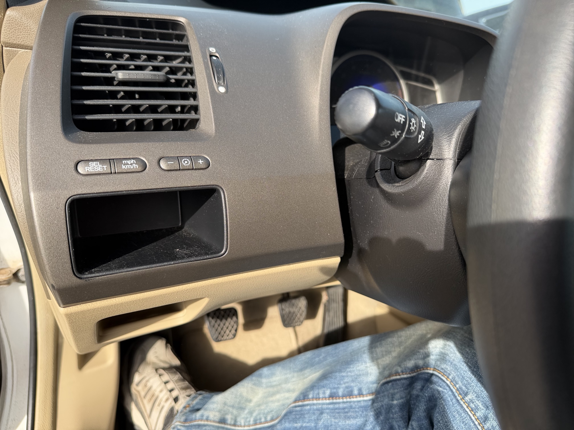 2006 honda civic lx-sedan with 201831 miles for sale near Elk River, Minnesota 106691_37_left_of_steering_wheel.jpg
