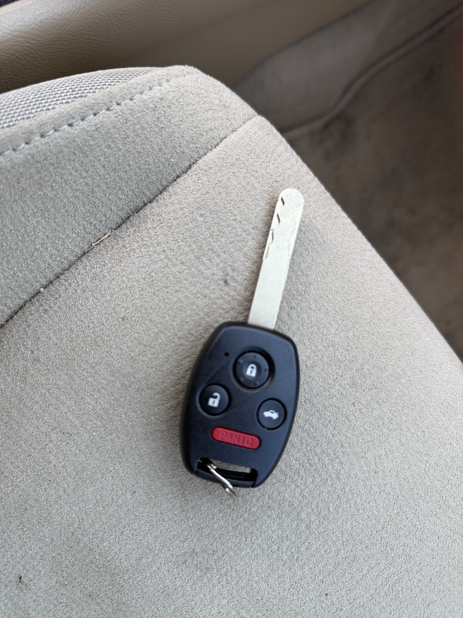2006 honda civic lx-sedan with 201831 miles for sale near Elk River, Minnesota 106691_51_keys.jpg