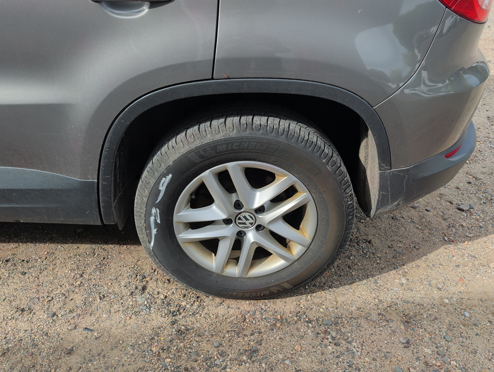 2011 volkswagen tiguan s with 149749 miles for sale near Elk River, Minnesota 106692_13_rear_drv_wheel.jpg