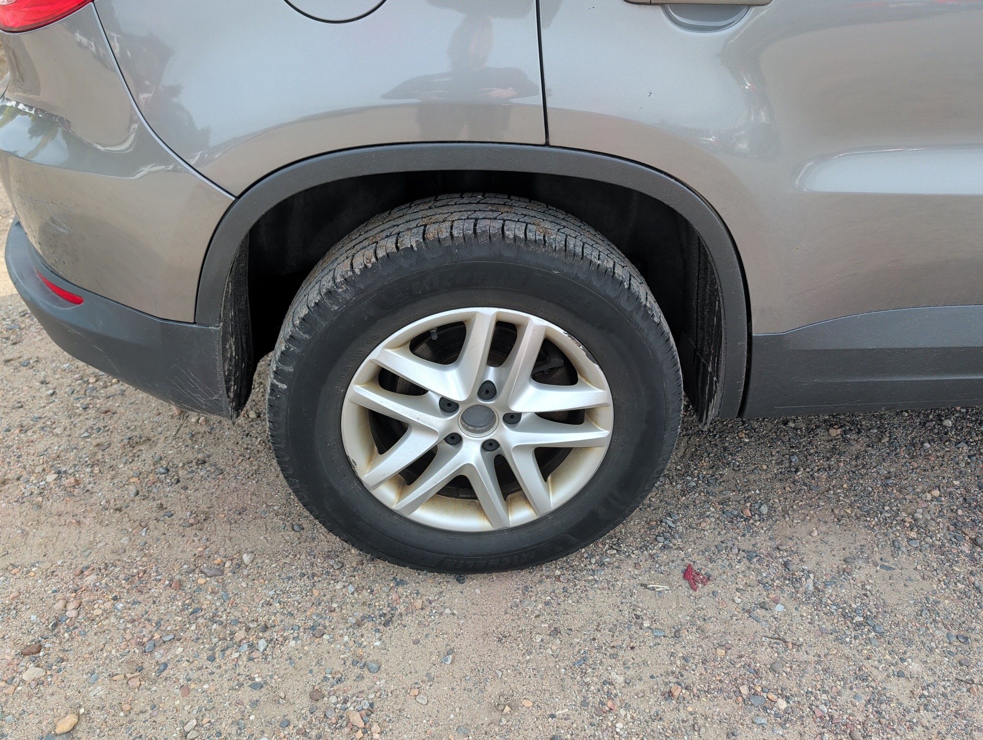 2011 volkswagen tiguan s with 149749 miles for sale near Elk River, Minnesota 106692_14_rear_pass_wheel.jpg