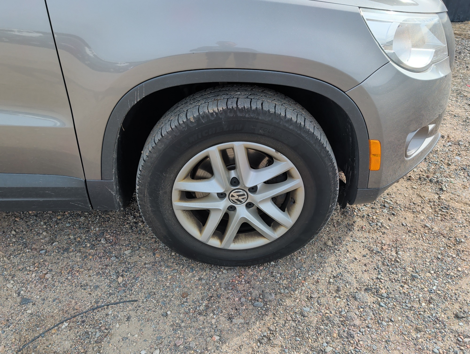 2011 volkswagen tiguan s with 149749 miles for sale near Elk River, Minnesota 106692_15_front_pass_wheel.jpg