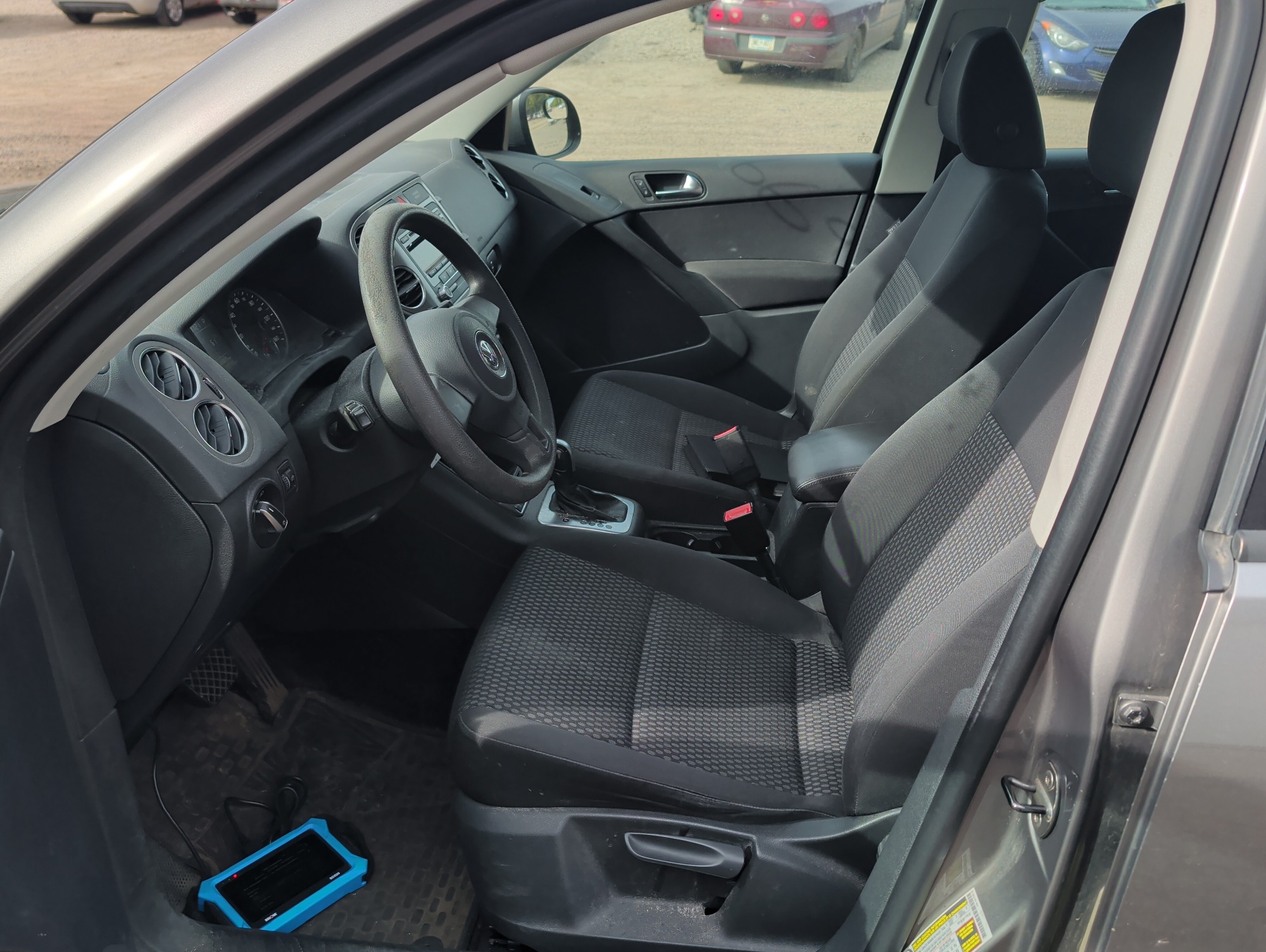 2011 volkswagen tiguan s with 149749 miles for sale near Elk River, Minnesota 106692_22_driver_seat.jpg