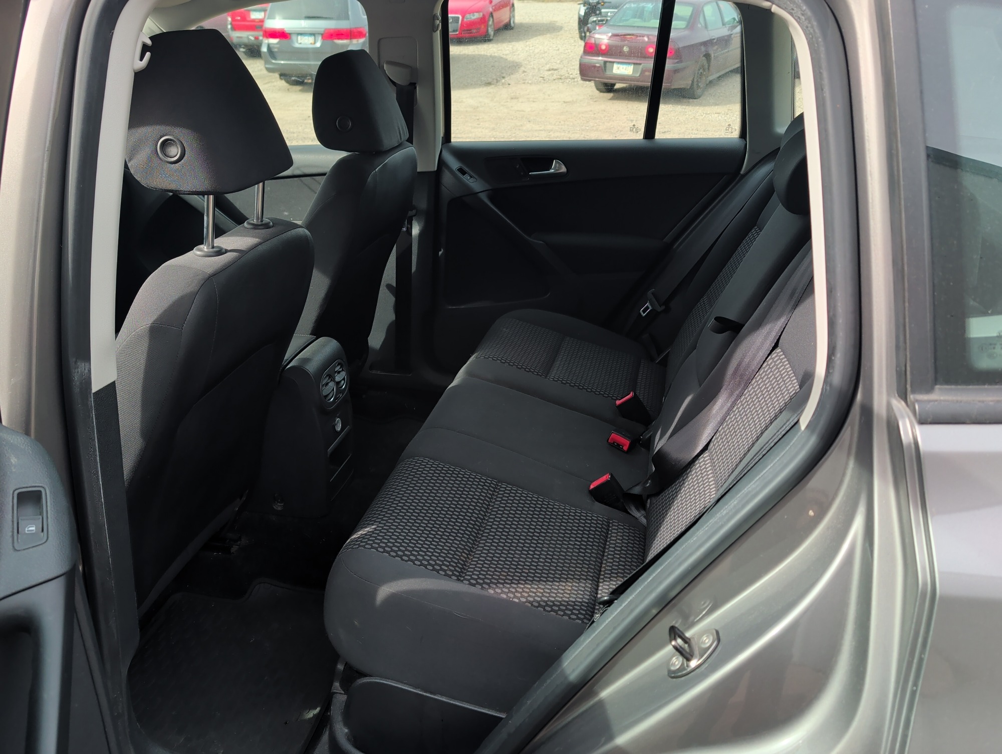 2011 volkswagen tiguan s with 149749 miles for sale near Elk River, Minnesota 106692_24_drv_rear_seat.jpg