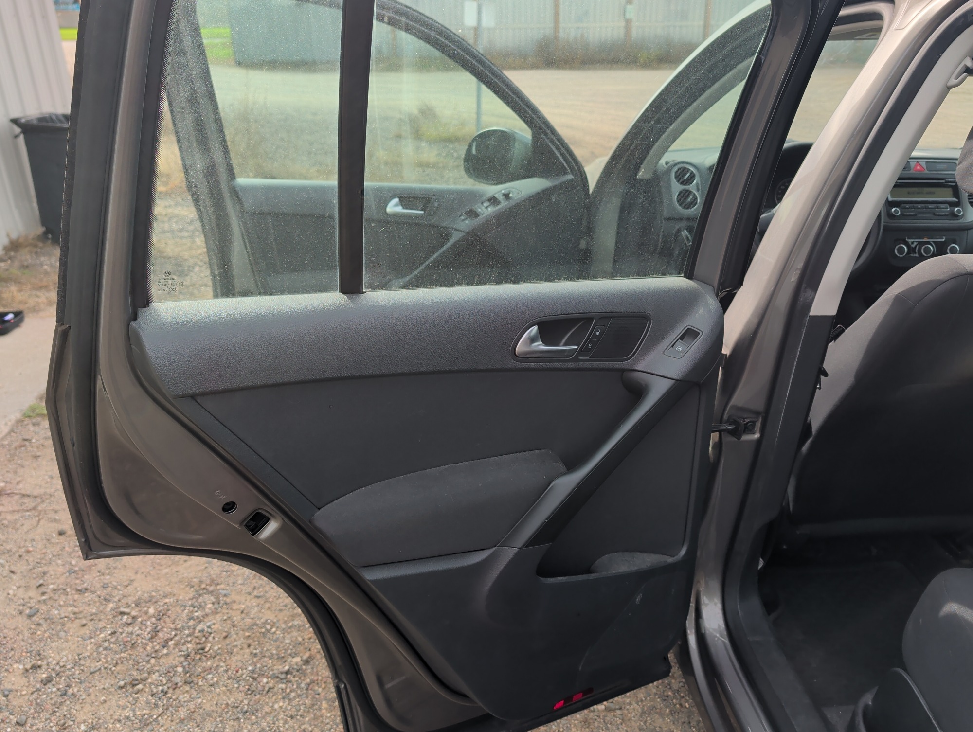 2011 volkswagen tiguan s with 149749 miles for sale near Elk River, Minnesota 106692_25_drv_rear_door_panel.jpg