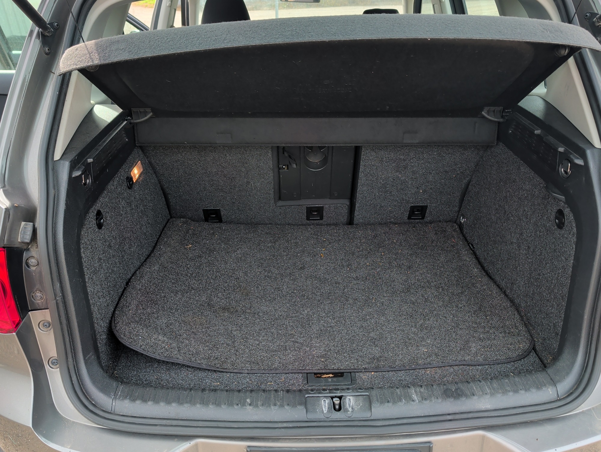 2011 volkswagen tiguan s with 149749 miles for sale near Elk River, Minnesota 106692_26_trunk.jpg
