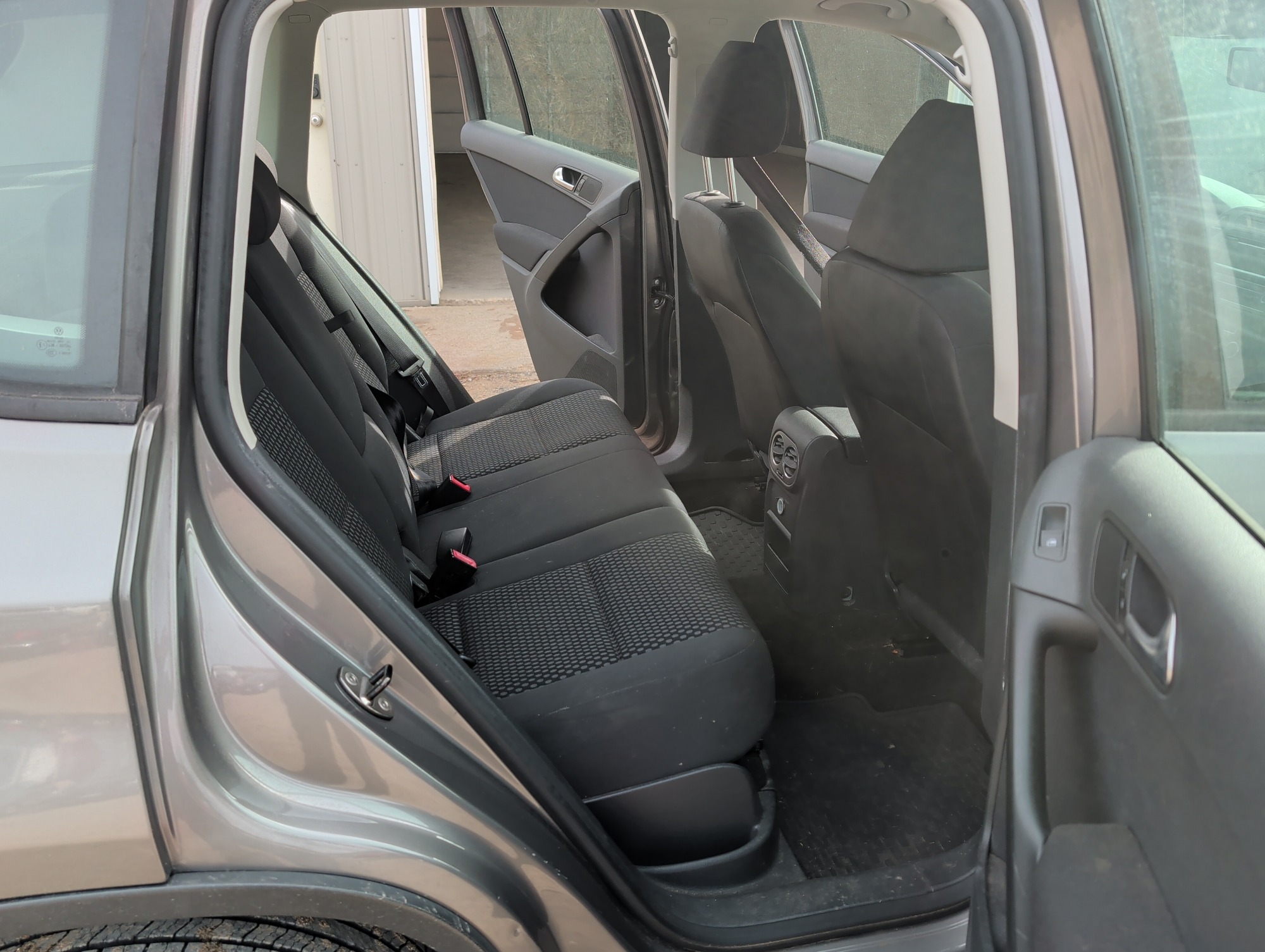 2011 volkswagen tiguan s with 149749 miles for sale near Elk River, Minnesota 106692_28_pass_rear_seat.jpg