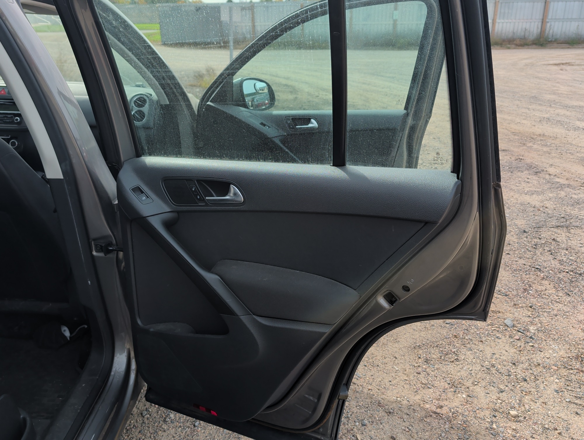2011 volkswagen tiguan s with 149749 miles for sale near Elk River, Minnesota 106692_30_pass_rear_door_panel.jpg