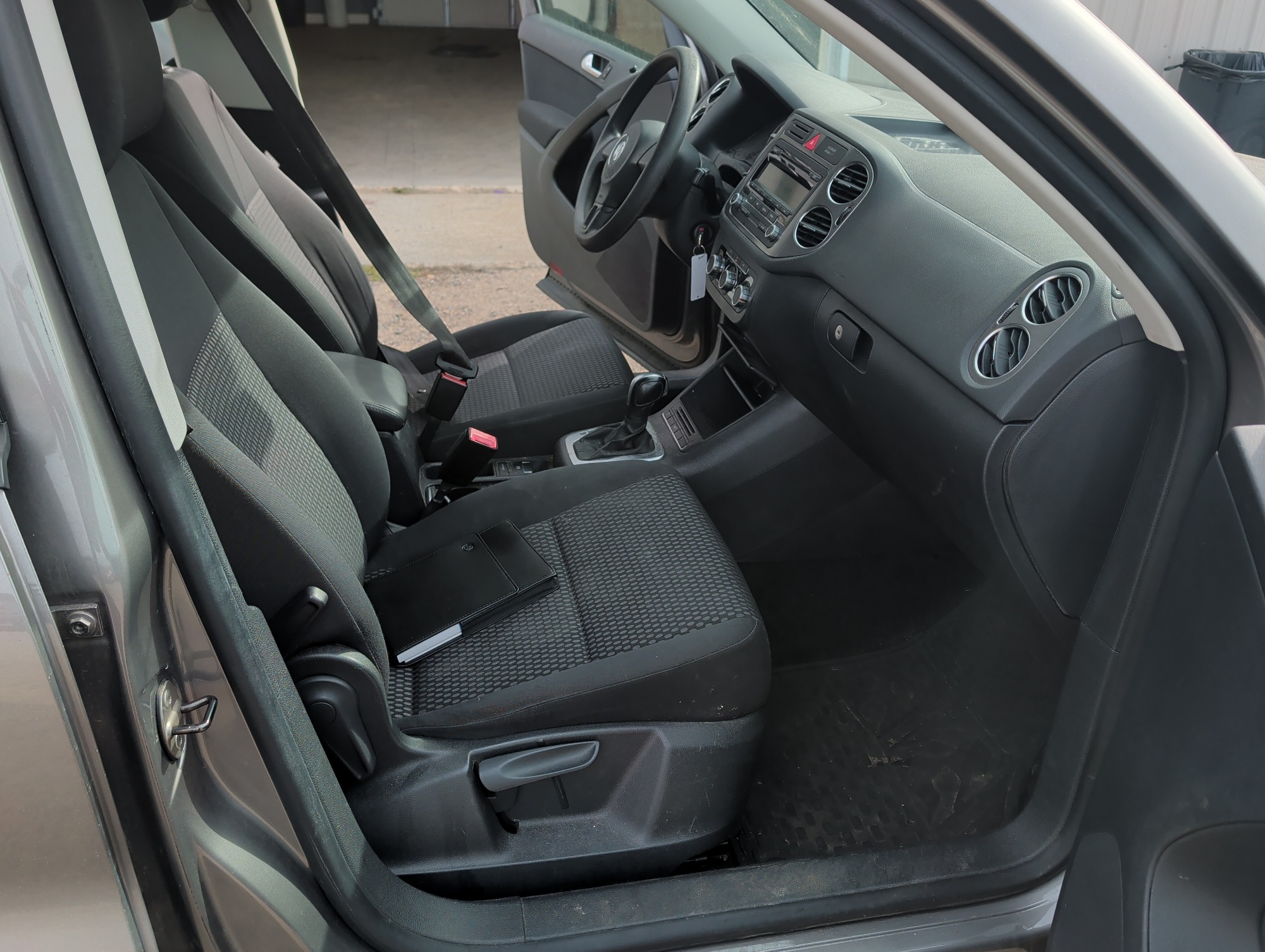 2011 volkswagen tiguan s with 149749 miles for sale near Elk River, Minnesota 106692_31_passenger_seat.jpg