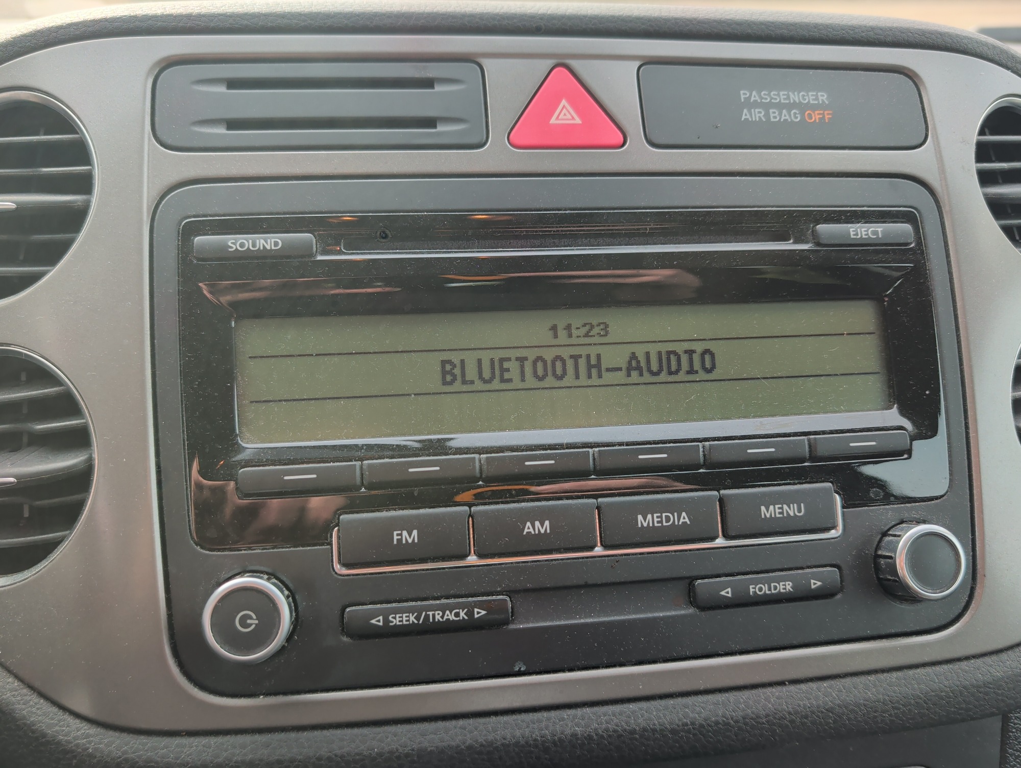 2011 volkswagen tiguan s with 149749 miles for sale near Elk River, Minnesota 106692_39_radio_closeup.jpg