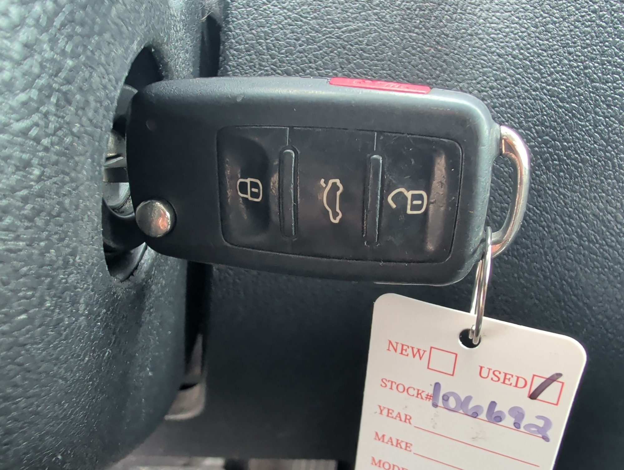 2011 volkswagen tiguan s with 149749 miles for sale near Elk River, Minnesota 106692_51_keys.jpg
