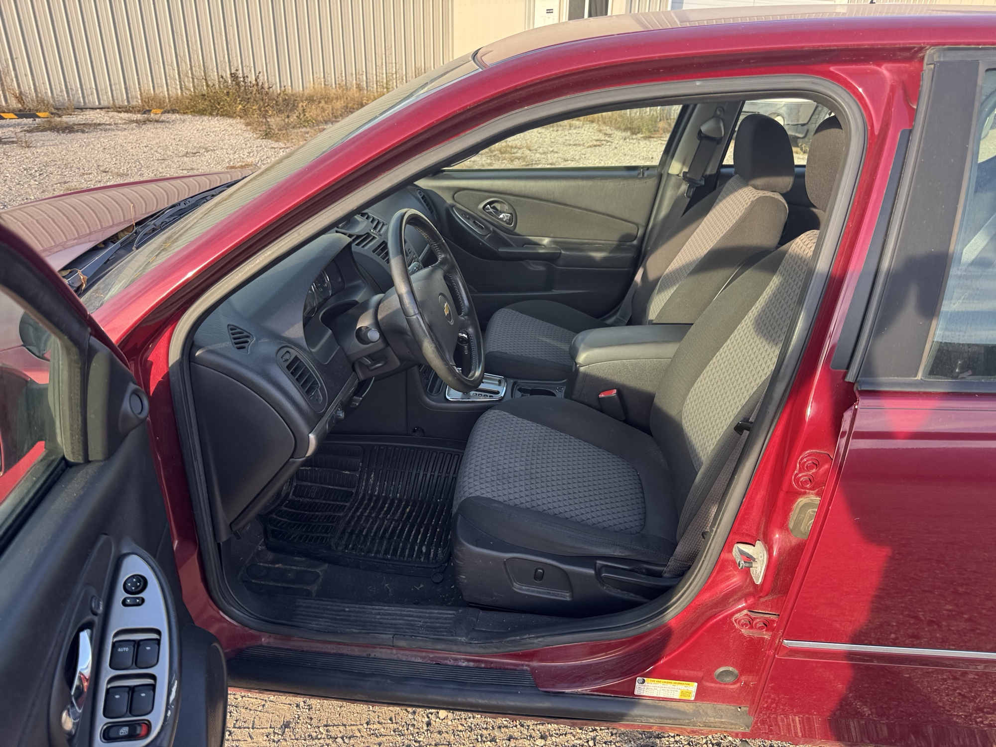 2006 chevrolet malibu lt with 143181 miles for sale near Elk River, Minnesota 106693_22_driver_seat.jpg