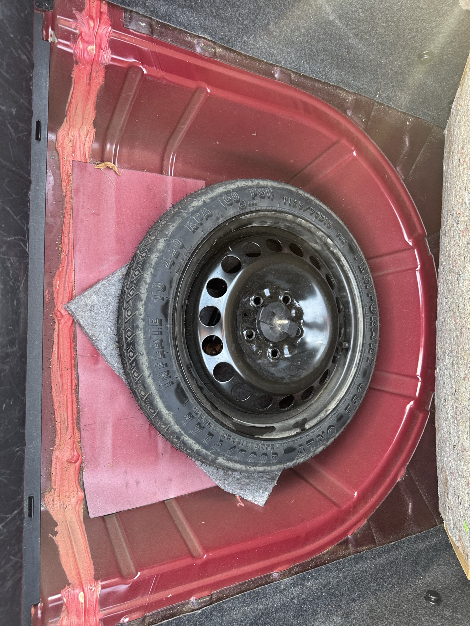 2006 chevrolet malibu lt with 143181 miles for sale near Elk River, Minnesota 106693_27_spare_tire.jpg