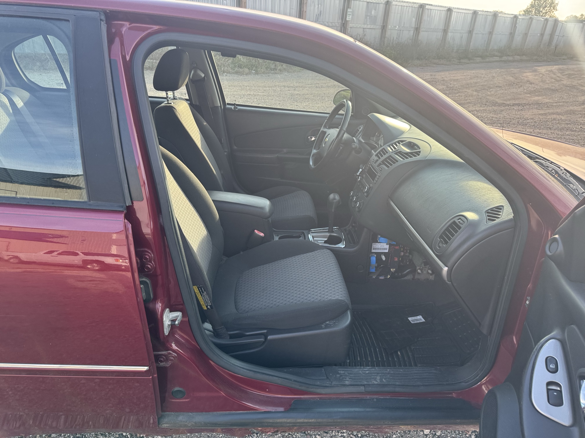2006 chevrolet malibu lt with 143181 miles for sale near Elk River, Minnesota 106693_31_passenger_seat.jpg