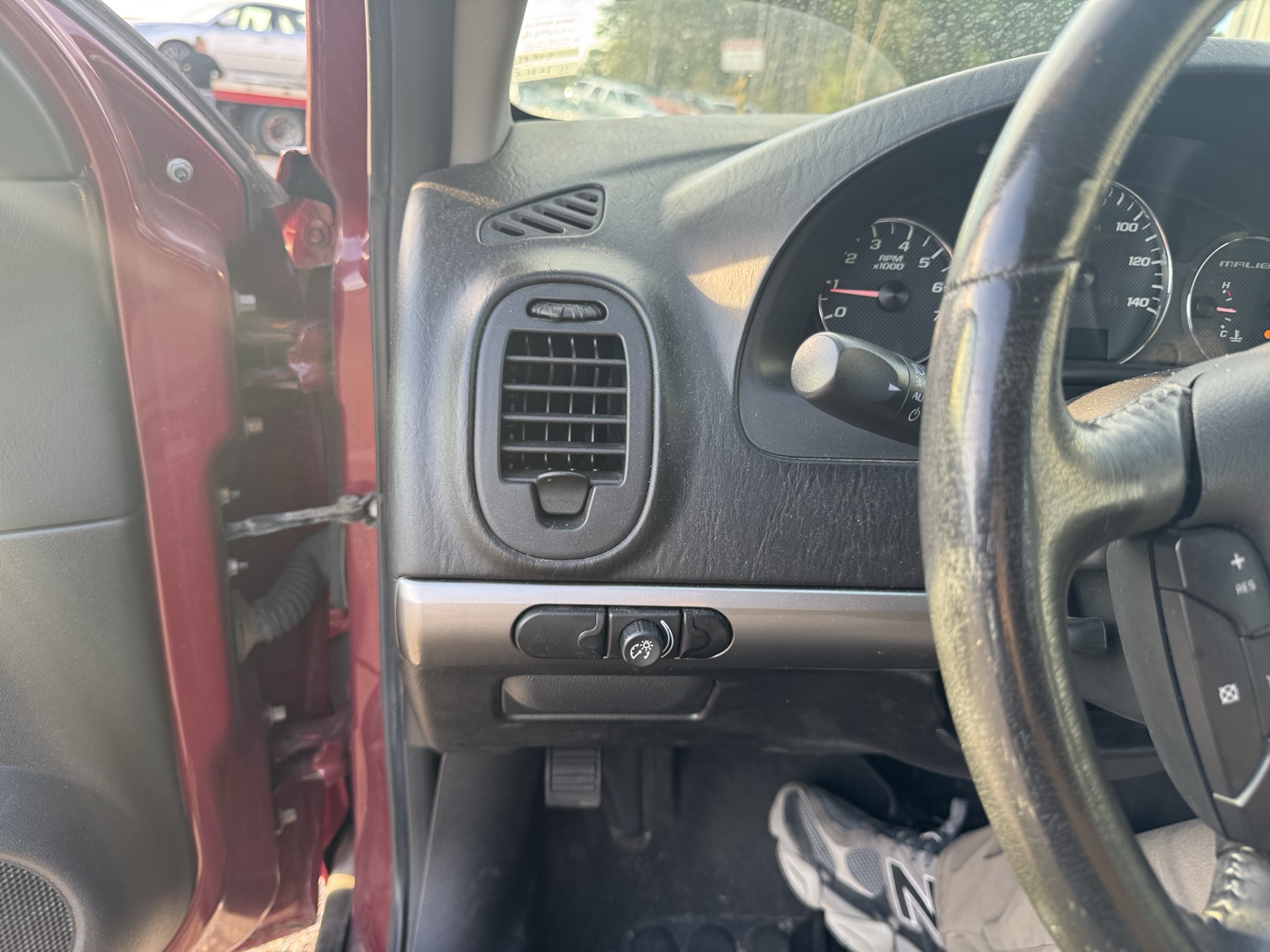 2006 chevrolet malibu lt with 143181 miles for sale near Elk River, Minnesota 106693_37_left_of_steering_wheel.jpg