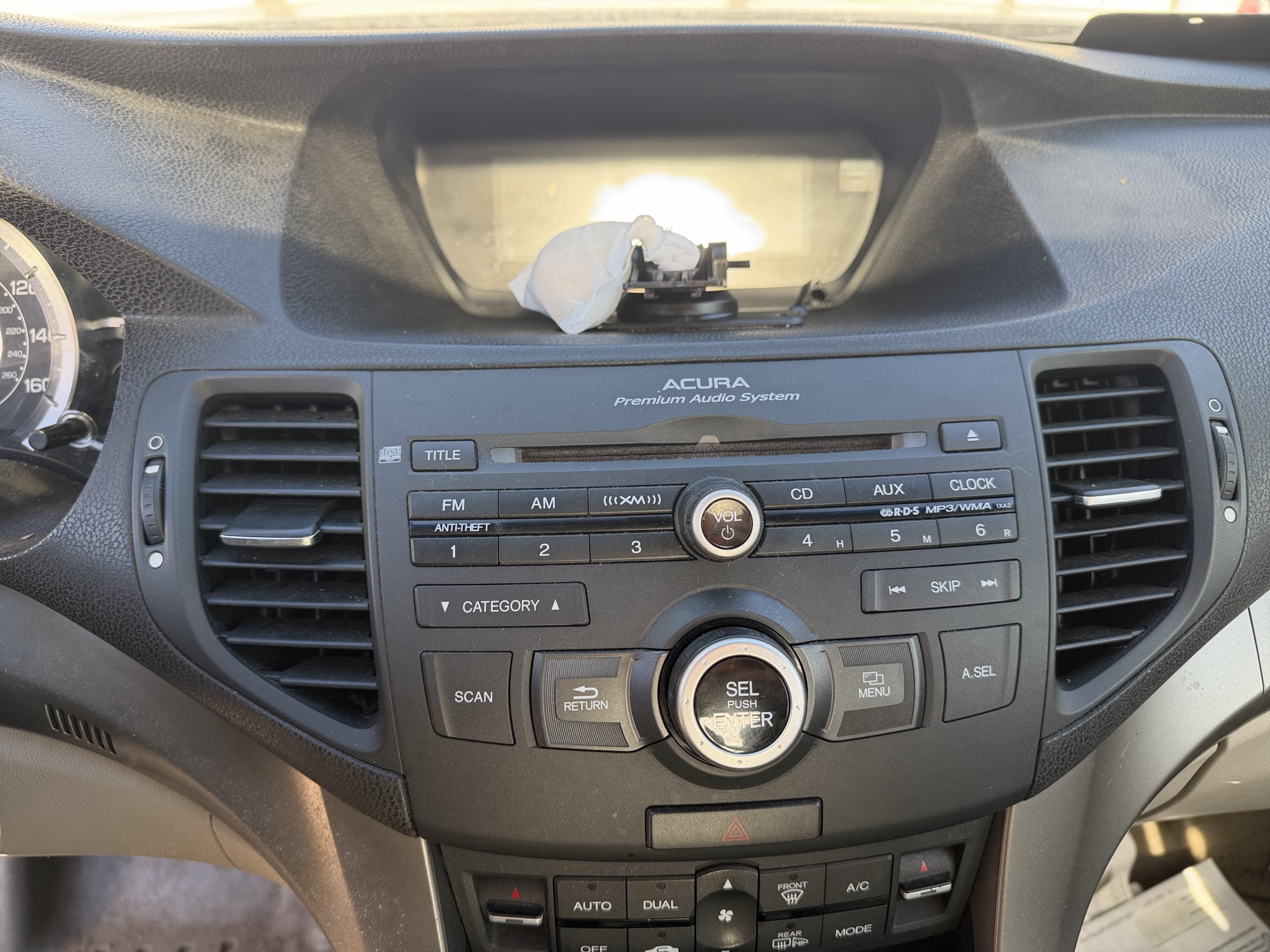 2010 acura tsx 5-speed-at with 228743 miles for sale near Elk River, Minnesota 106694_39_radio_closeup.jpg