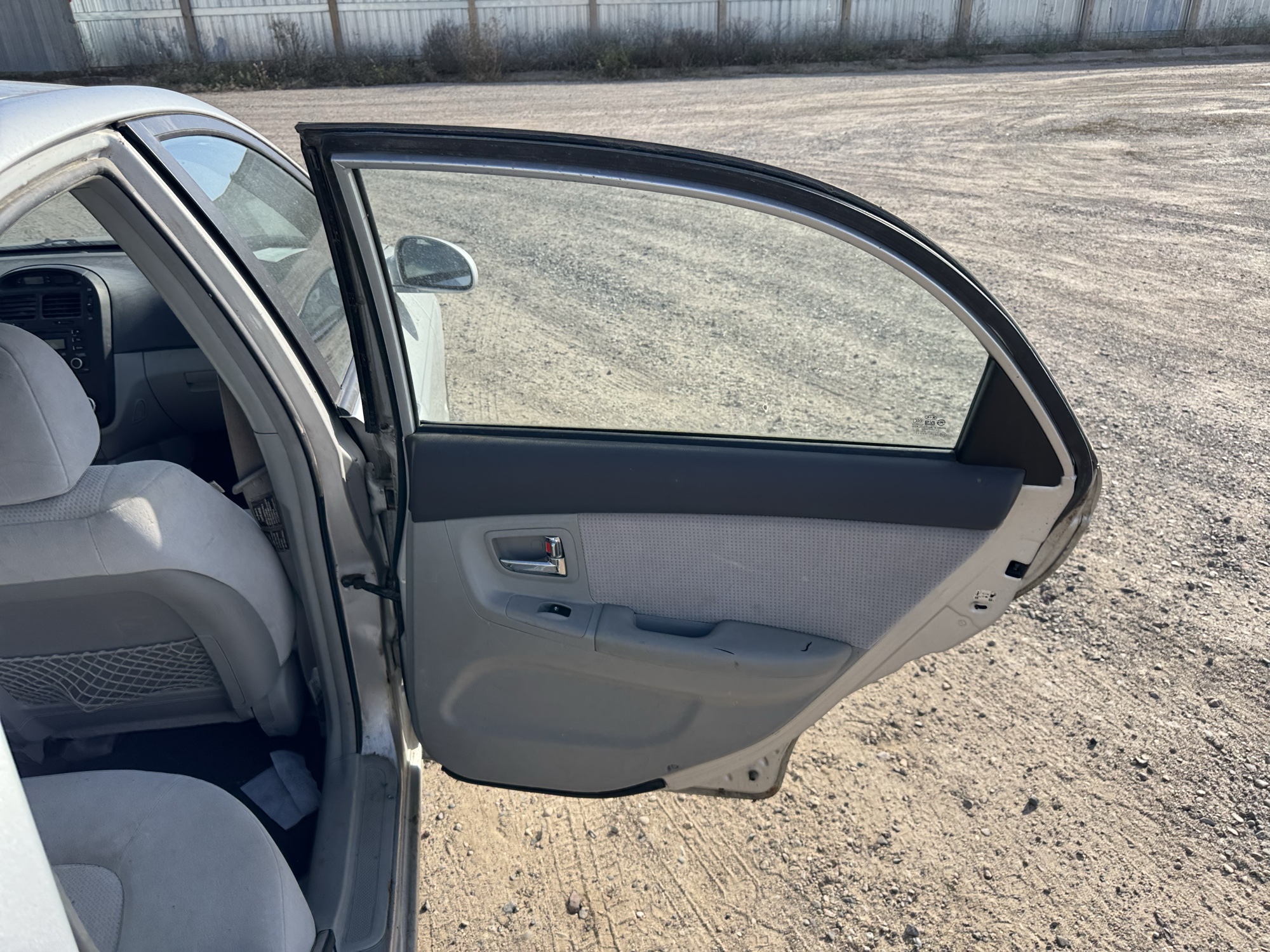 2007 kia spectra lx with 188719 miles for sale near Elk River, Minnesota 106695_30_pass_rear_door_panel.jpg