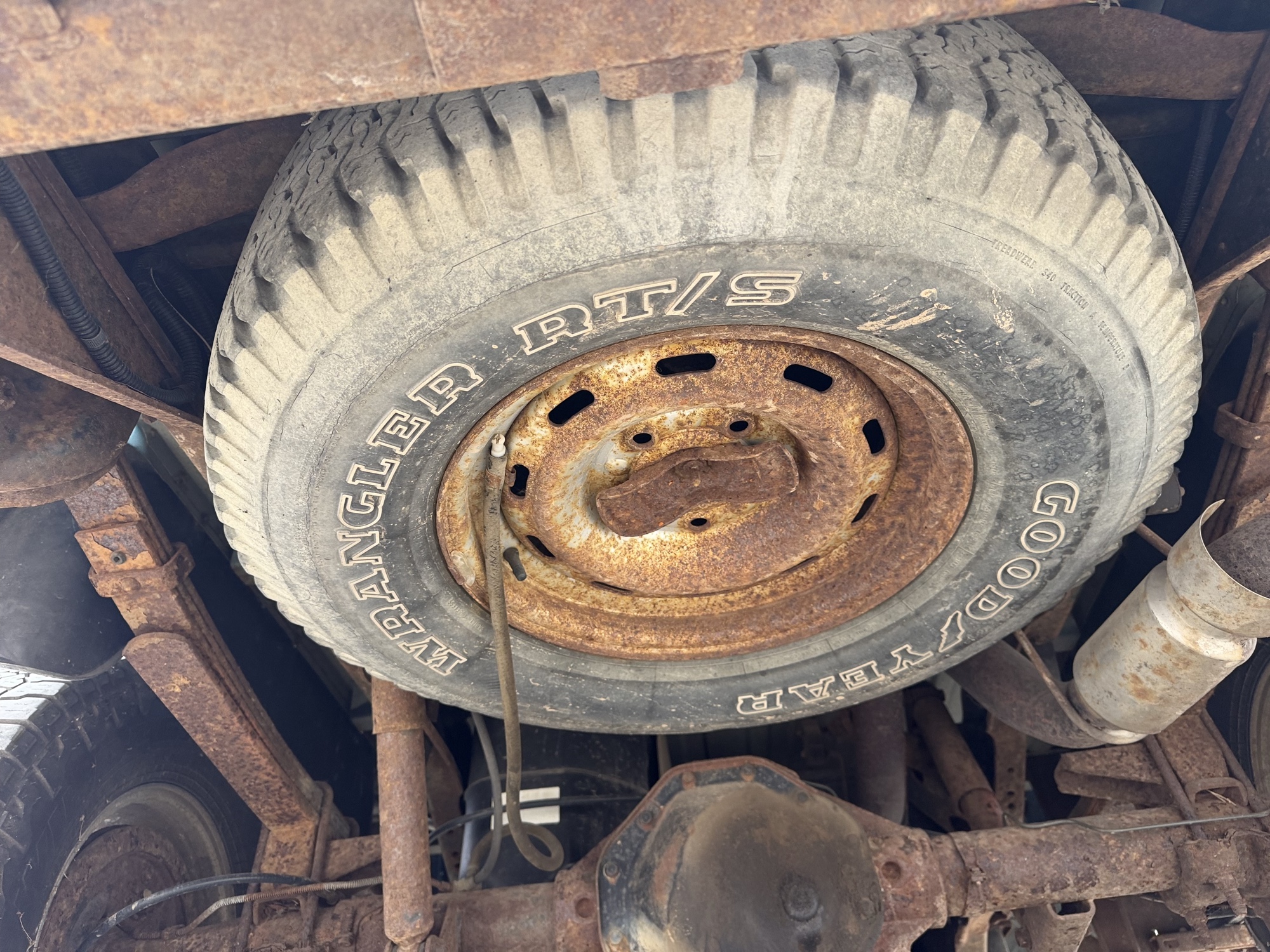 1998 dodge ram-1500 quad-cab-8-ft.-bed-4wd with 133361 miles for sale near Elk River, Minnesota 106699_27_spare_tire.jpg