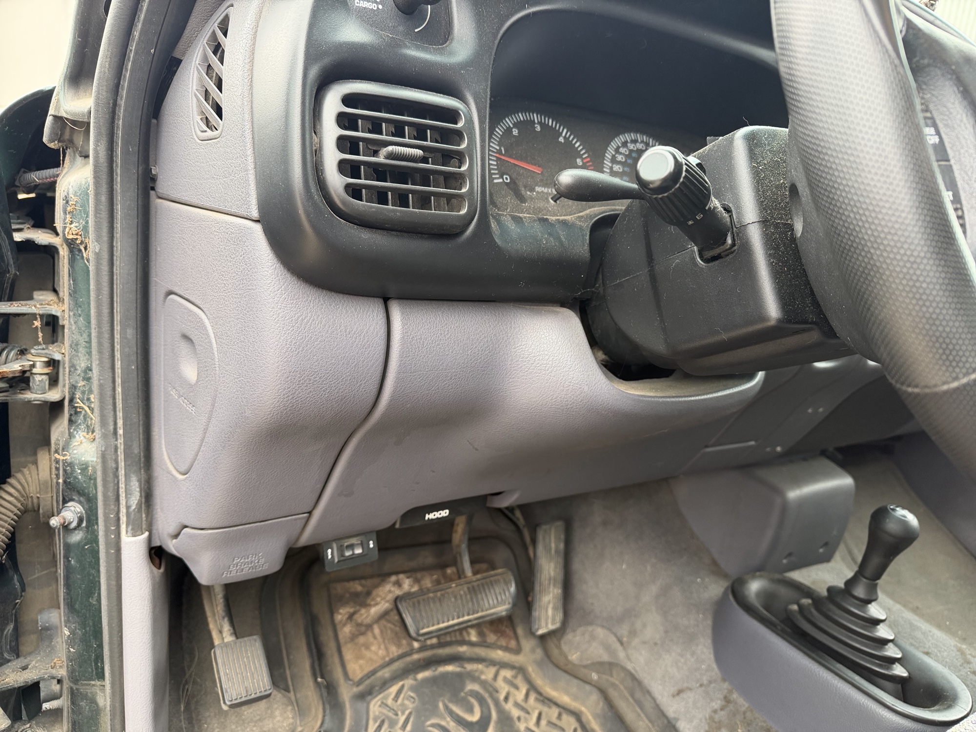 1998 dodge ram-1500 quad-cab-8-ft.-bed-4wd with 133361 miles for sale near Elk River, Minnesota 106699_37_left_of_steering_wheel.jpg