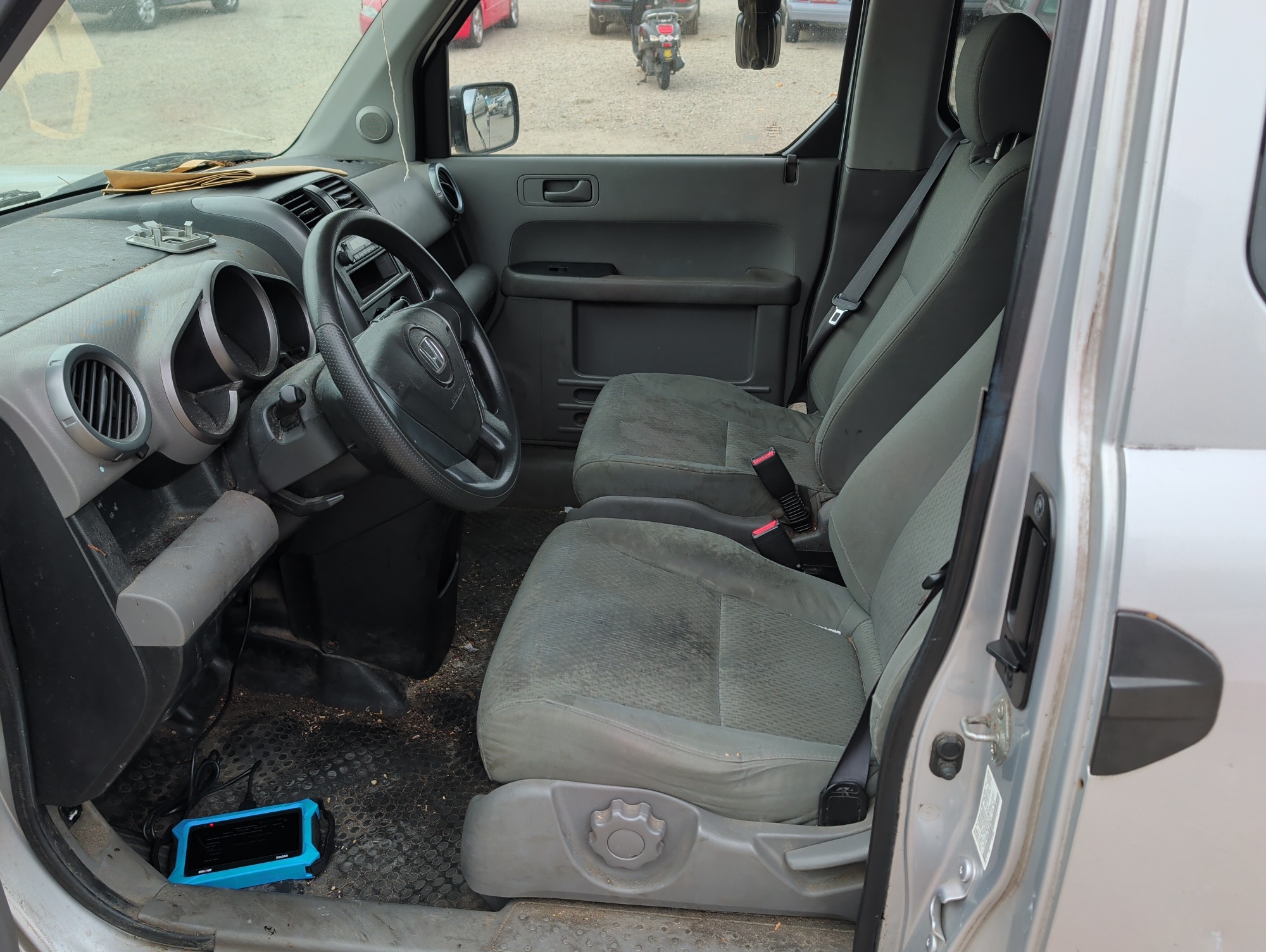 2009 honda element lx-4wd-at with 225737 miles for sale near Elk River, Minnesota 106701_22_driver_seat.jpg