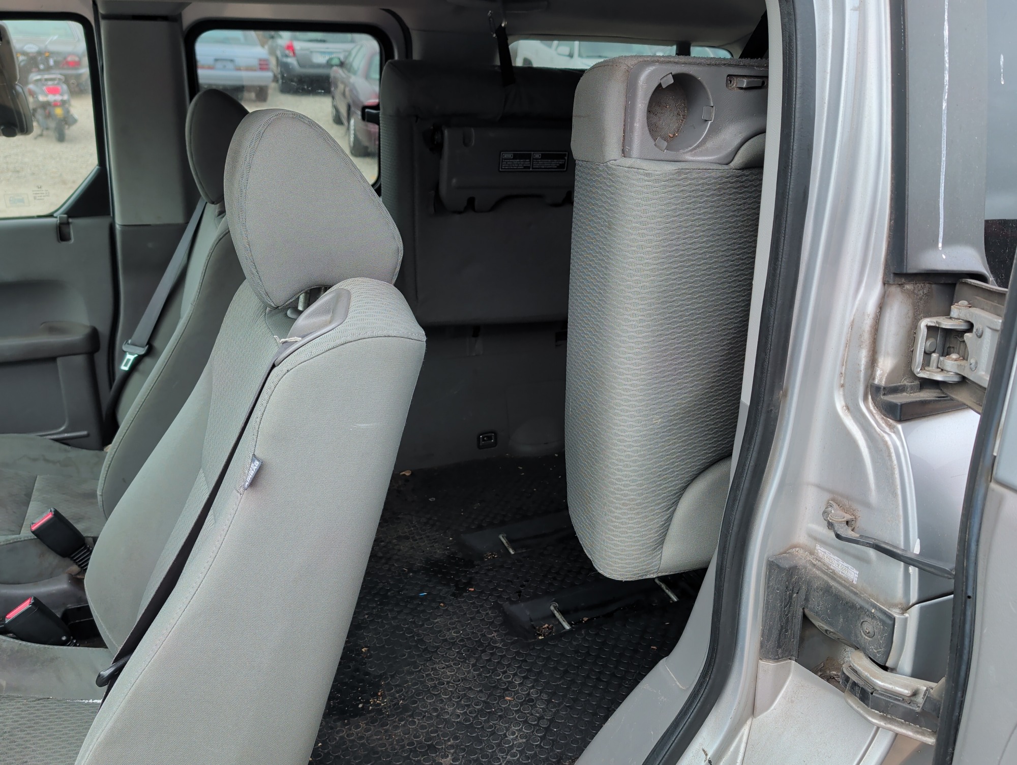 2009 honda element lx-4wd-at with 225737 miles for sale near Elk River, Minnesota 106701_24_drv_rear_seat.jpg