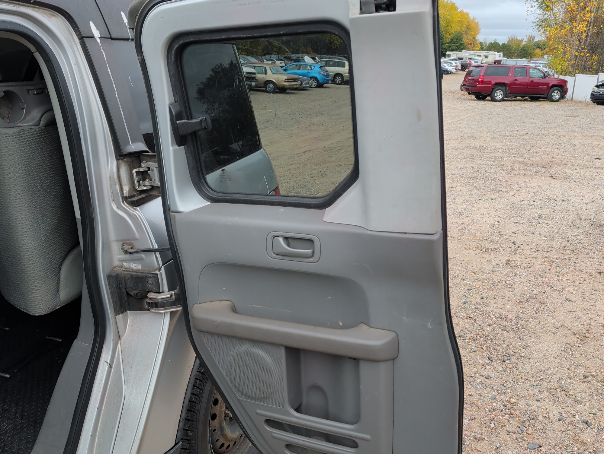 2009 honda element lx-4wd-at with 225737 miles for sale near Elk River, Minnesota 106701_25_drv_rear_door_panel.jpg