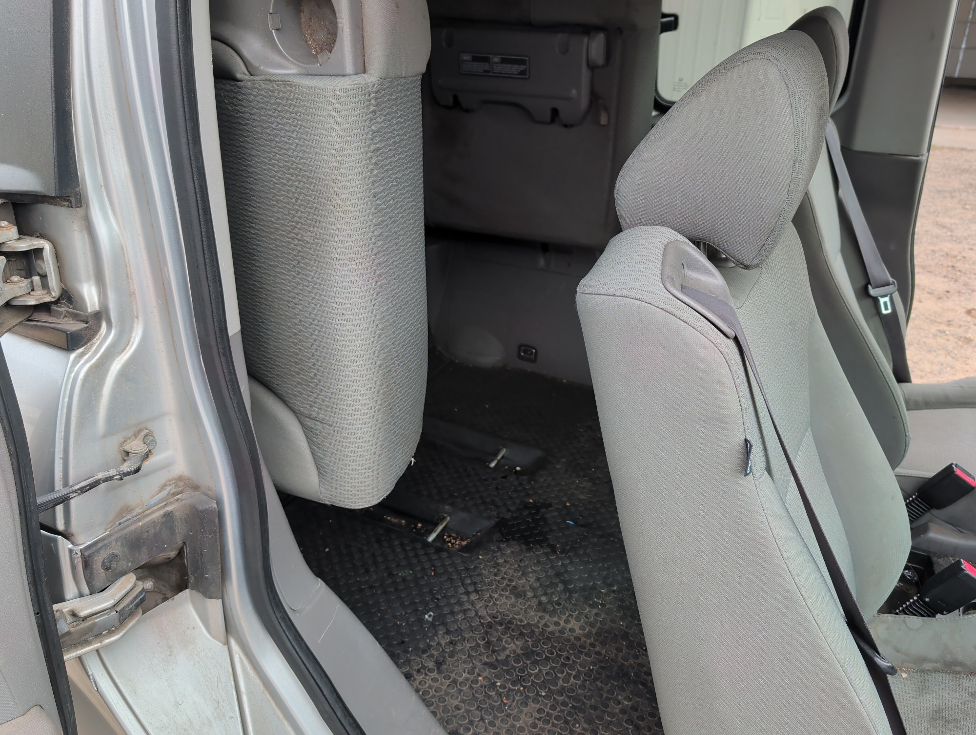 2009 honda element lx-4wd-at with 225737 miles for sale near Elk River, Minnesota 106701_28_pass_rear_seat.jpg