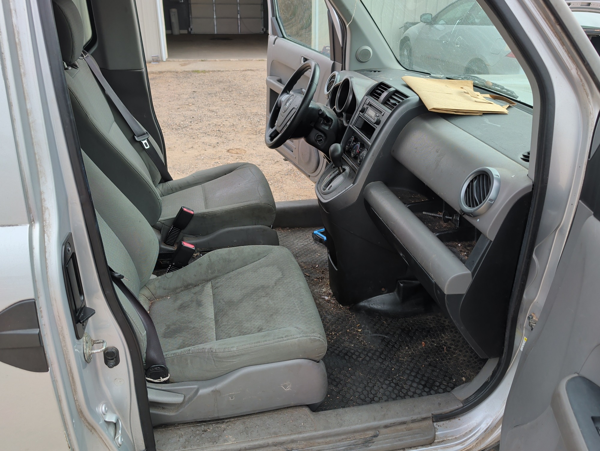 2009 honda element lx-4wd-at with 225737 miles for sale near Elk River, Minnesota 106701_31_passenger_seat.jpg