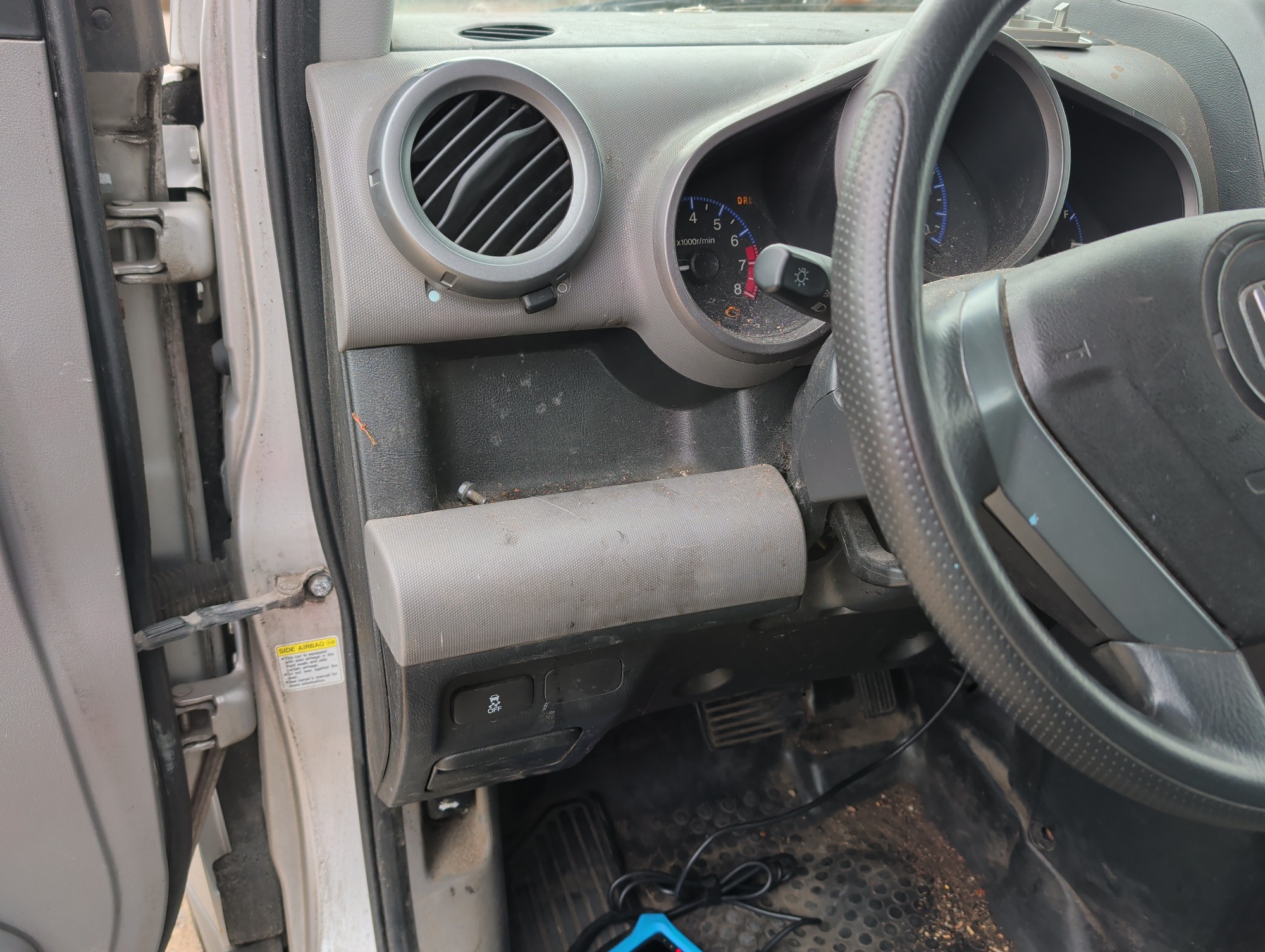 2009 honda element lx-4wd-at with 225737 miles for sale near Elk River, Minnesota 106701_37_left_of_steering_wheel.jpg