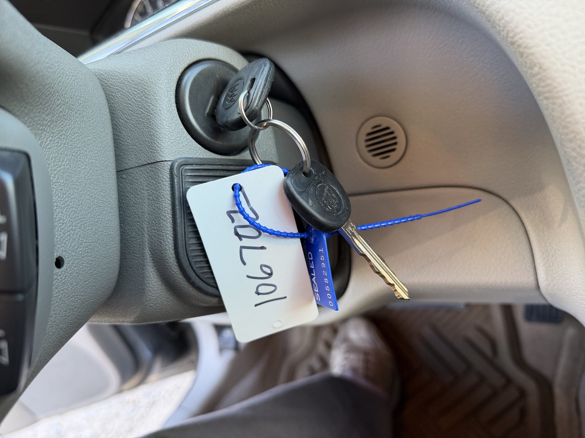 2009 buick lacrosse cx with 28748 miles for sale near Elk River, Minnesota 106702_51_keys.jpg