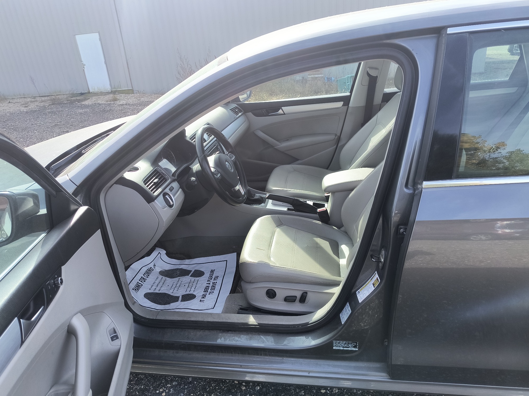 2012 volkswagen passat 2.5l-se-at with 146614 miles for sale near Elk River, Minnesota 106703_22_driver_seat.jpg