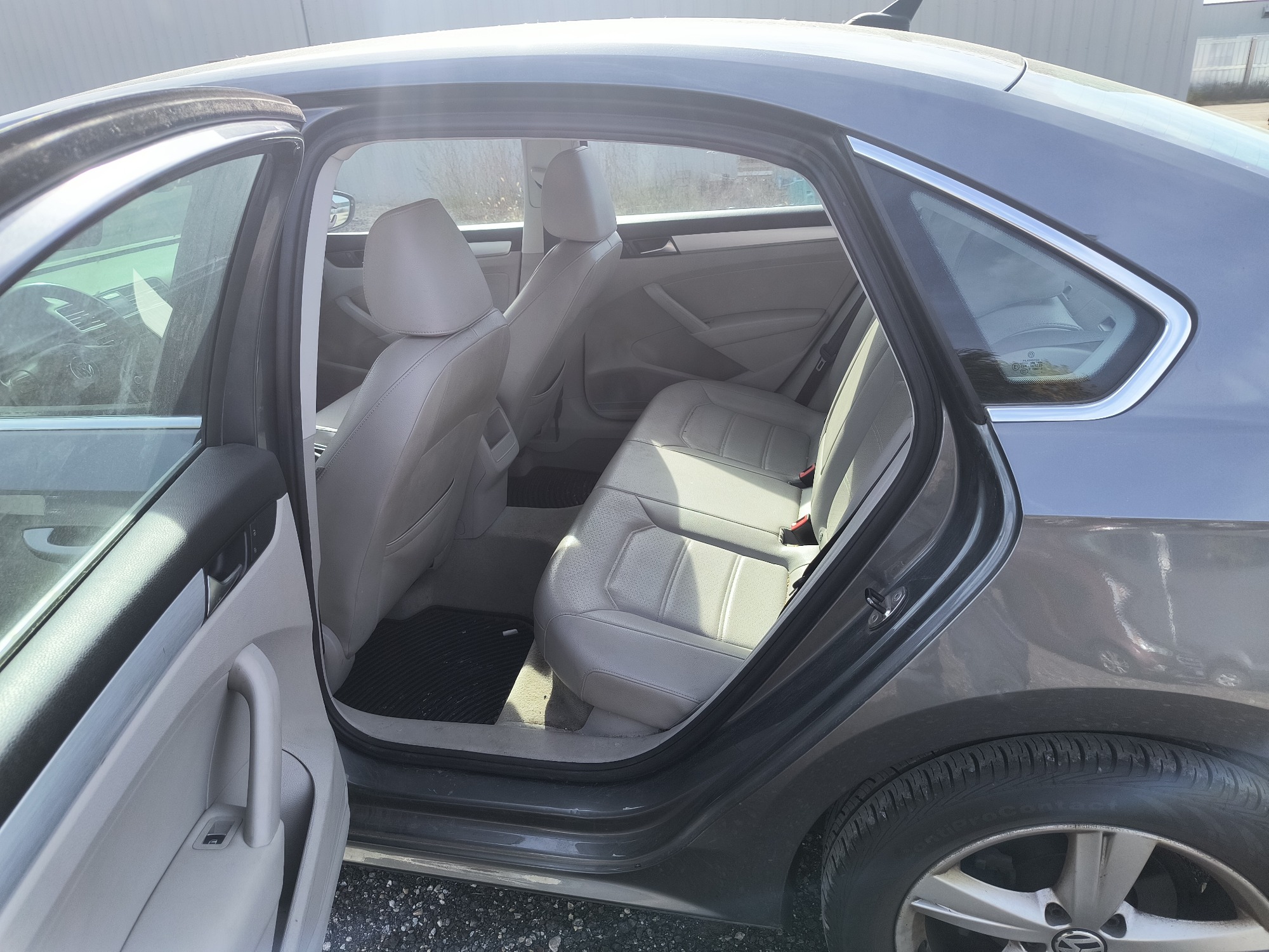 2012 volkswagen passat 2.5l-se-at with 146614 miles for sale near Elk River, Minnesota 106703_24_drv_rear_seat.jpg