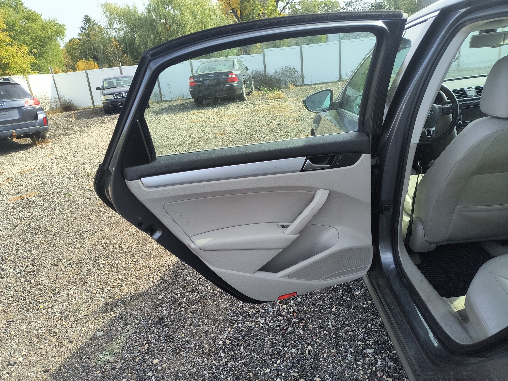 2012 volkswagen passat 2.5l-se-at with 146614 miles for sale near Elk River, Minnesota 106703_25_drv_rear_door_panel.jpg