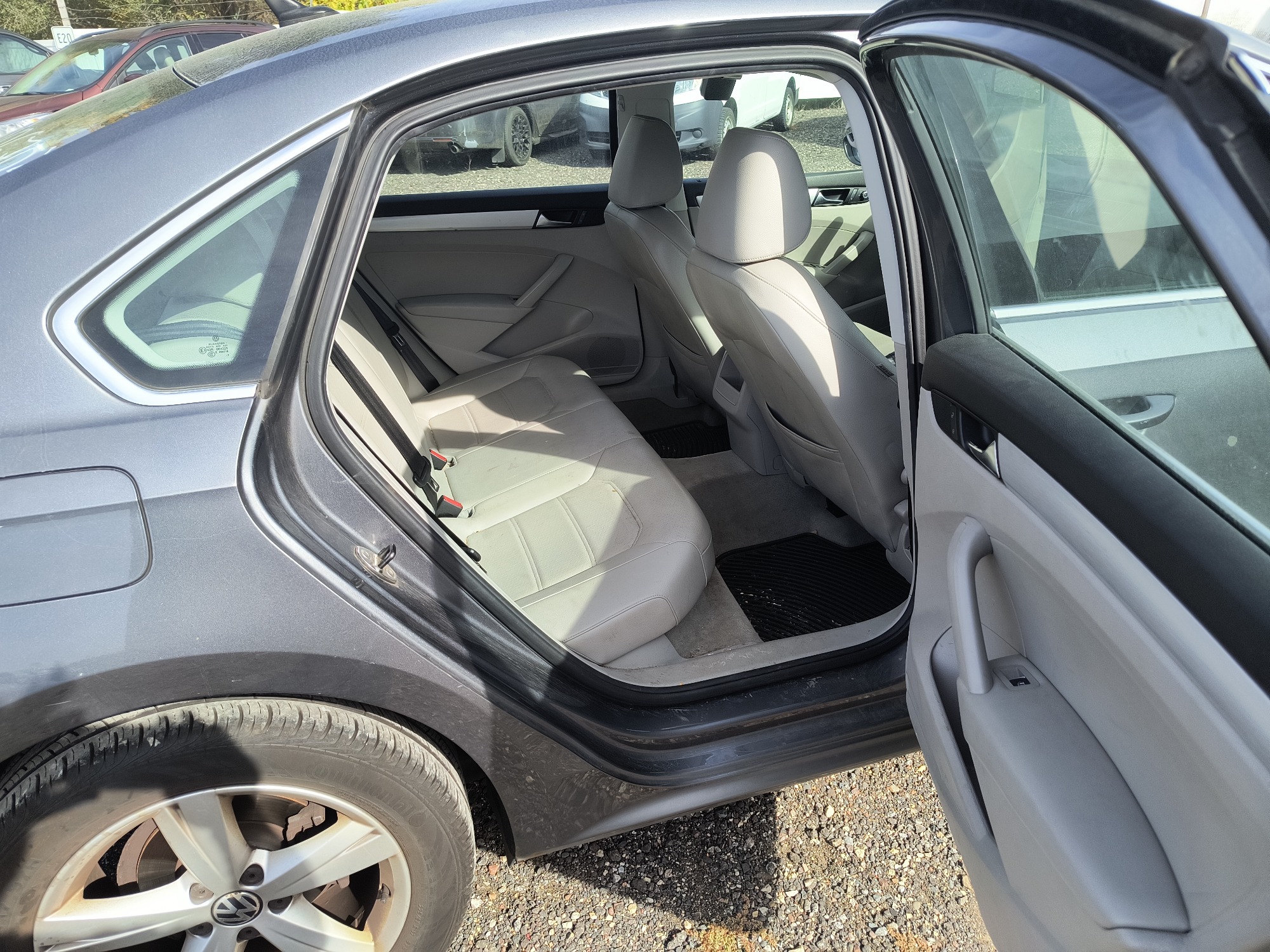2012 volkswagen passat 2.5l-se-at with 146614 miles for sale near Elk River, Minnesota 106703_28_pass_rear_seat.jpg