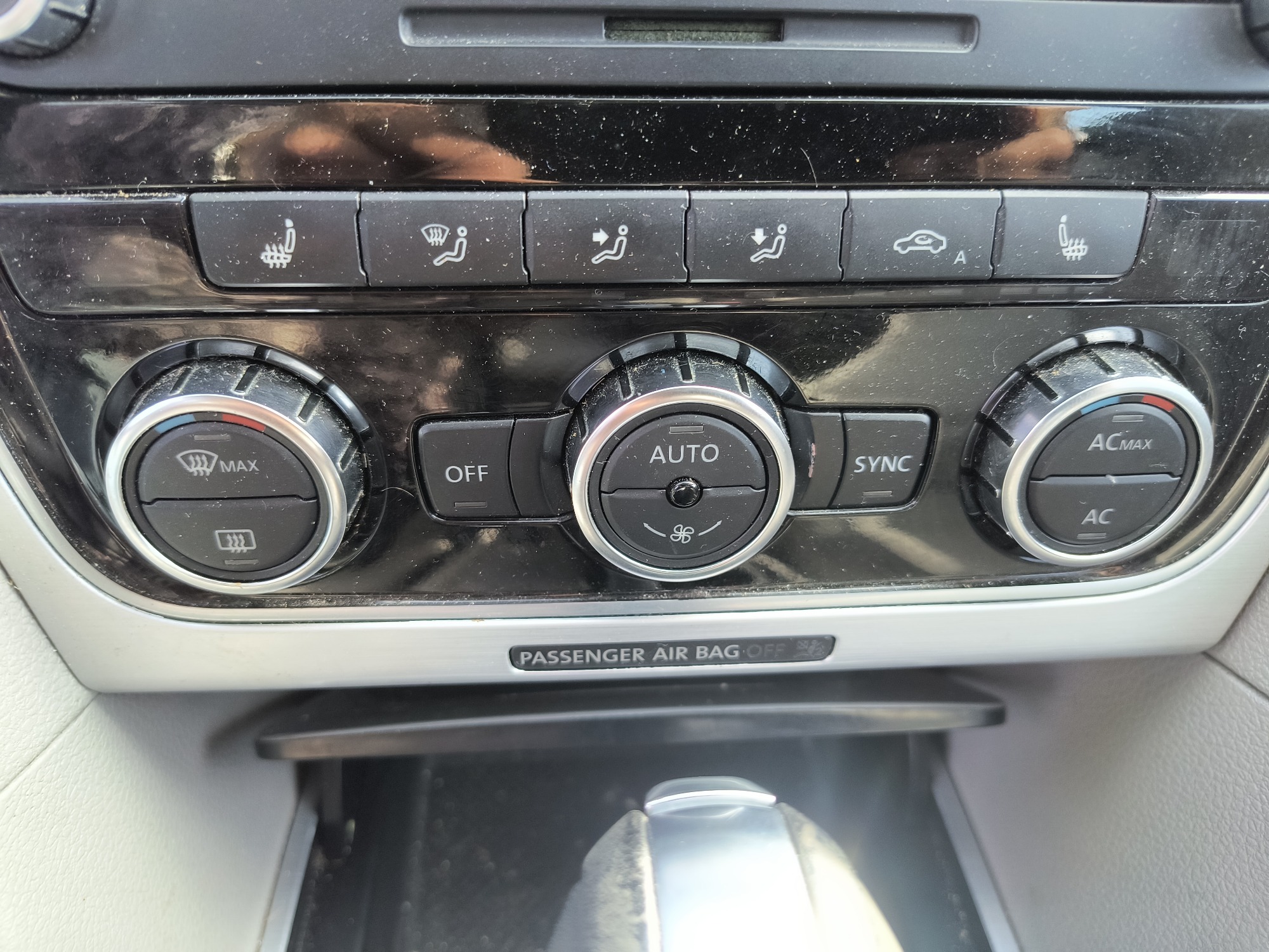 2012 volkswagen passat 2.5l-se-at with 146614 miles for sale near Elk River, Minnesota 106703_40_climate_control.jpg