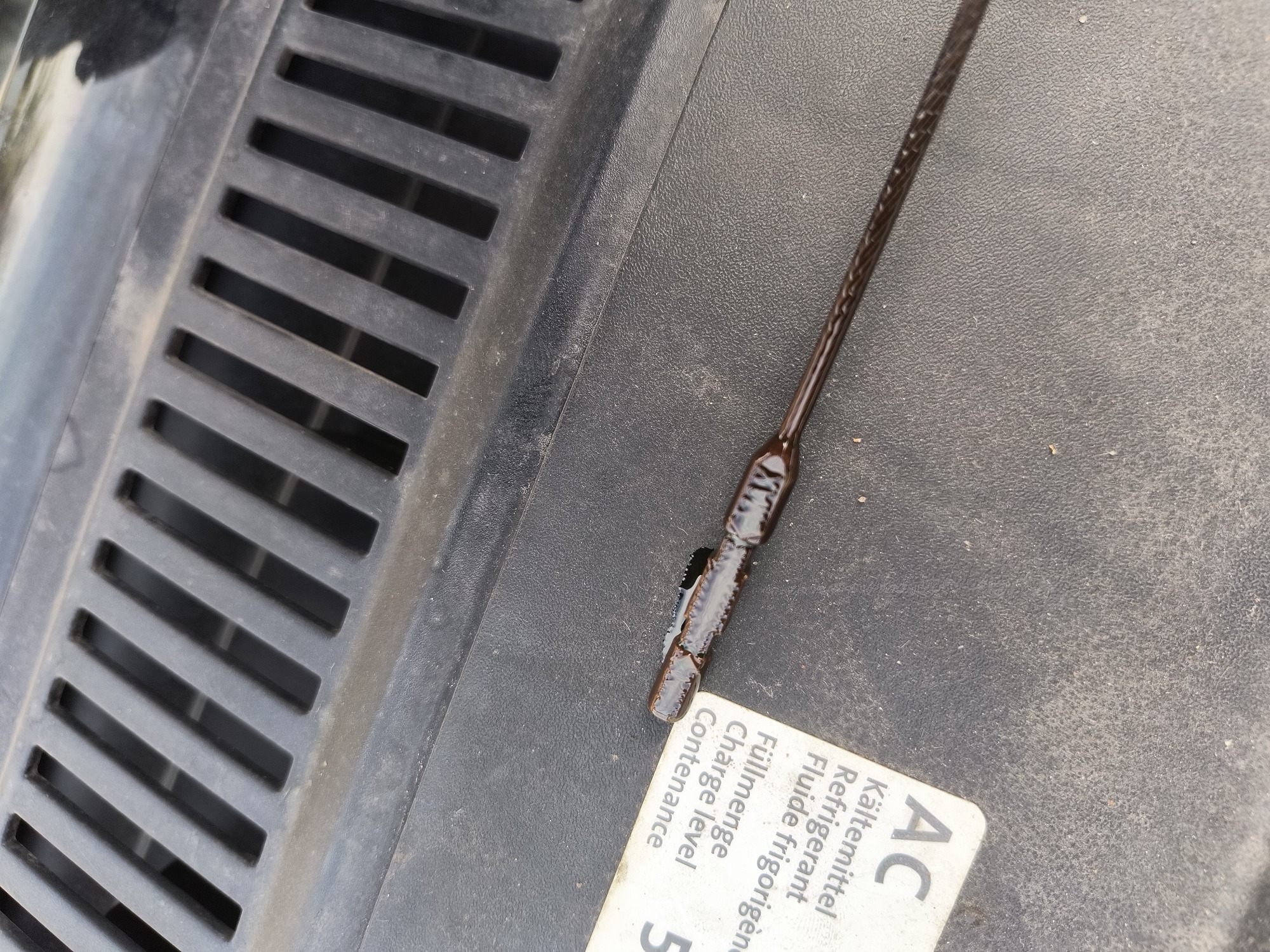 2012 volkswagen passat 2.5l-se-at with 146614 miles for sale near Elk River, Minnesota 106703_50_oil_dipstick.jpg